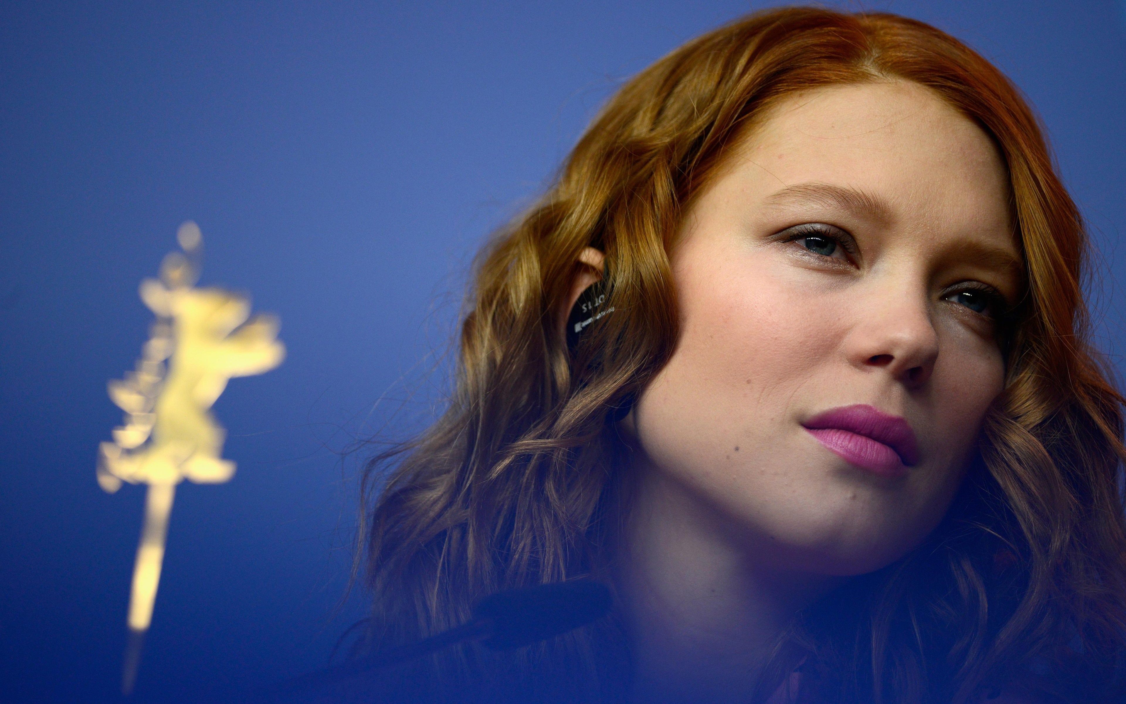 Léa Seydoux portrait with blurred background HD Wallpaper