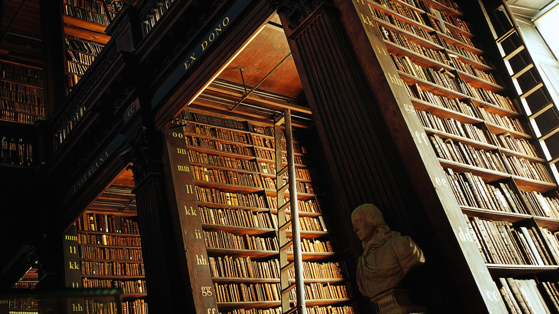 Trinity College Library, Dublin, Ireland HD Wallpaper