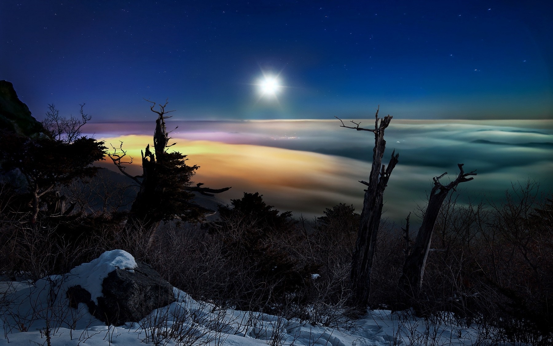 Night landscape with moon and sea of clouds in South Korea HD Wallpaper