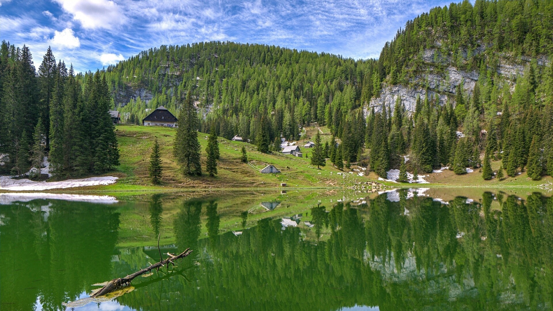 Mountain lake with forest and cabins HD Wallpaper