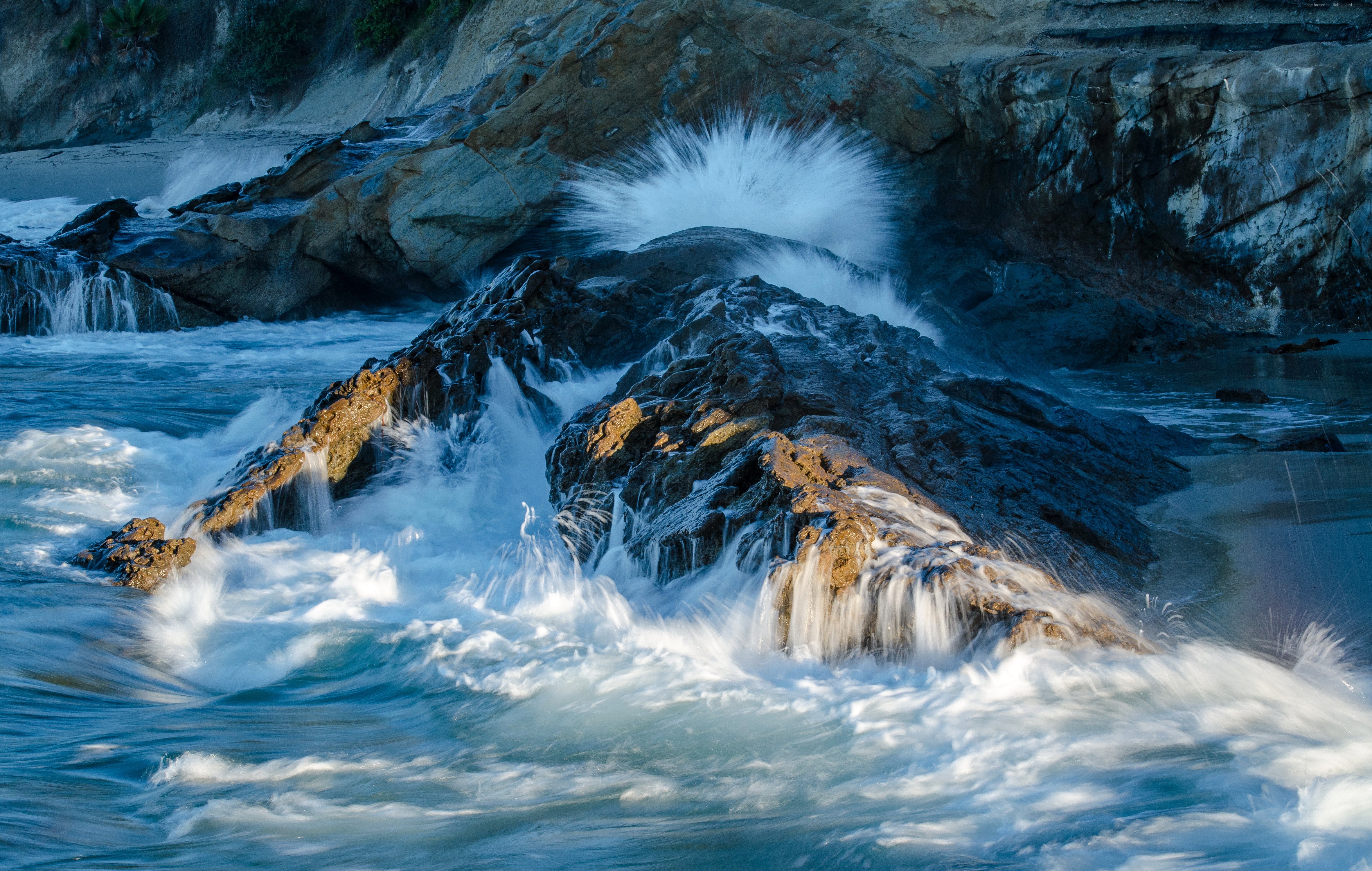 Waves crashing on rocky shore in California, USA HD Wallpaper