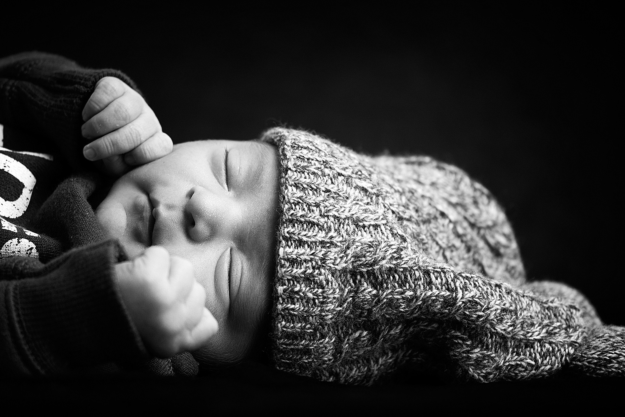 Monochrome portrait of a sleeping baby in a knitted hat HD Wallpaper