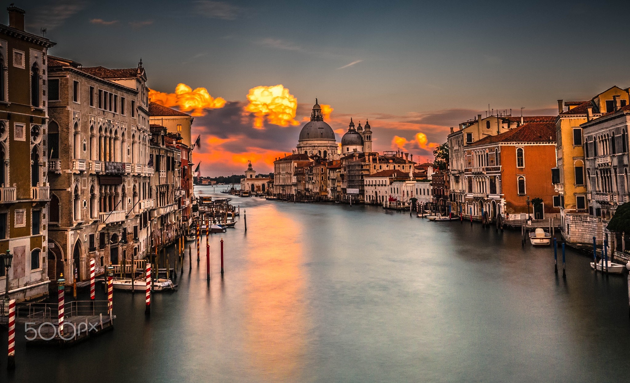 Venice Grand Canal at sunset with historic buildings HD Wallpaper