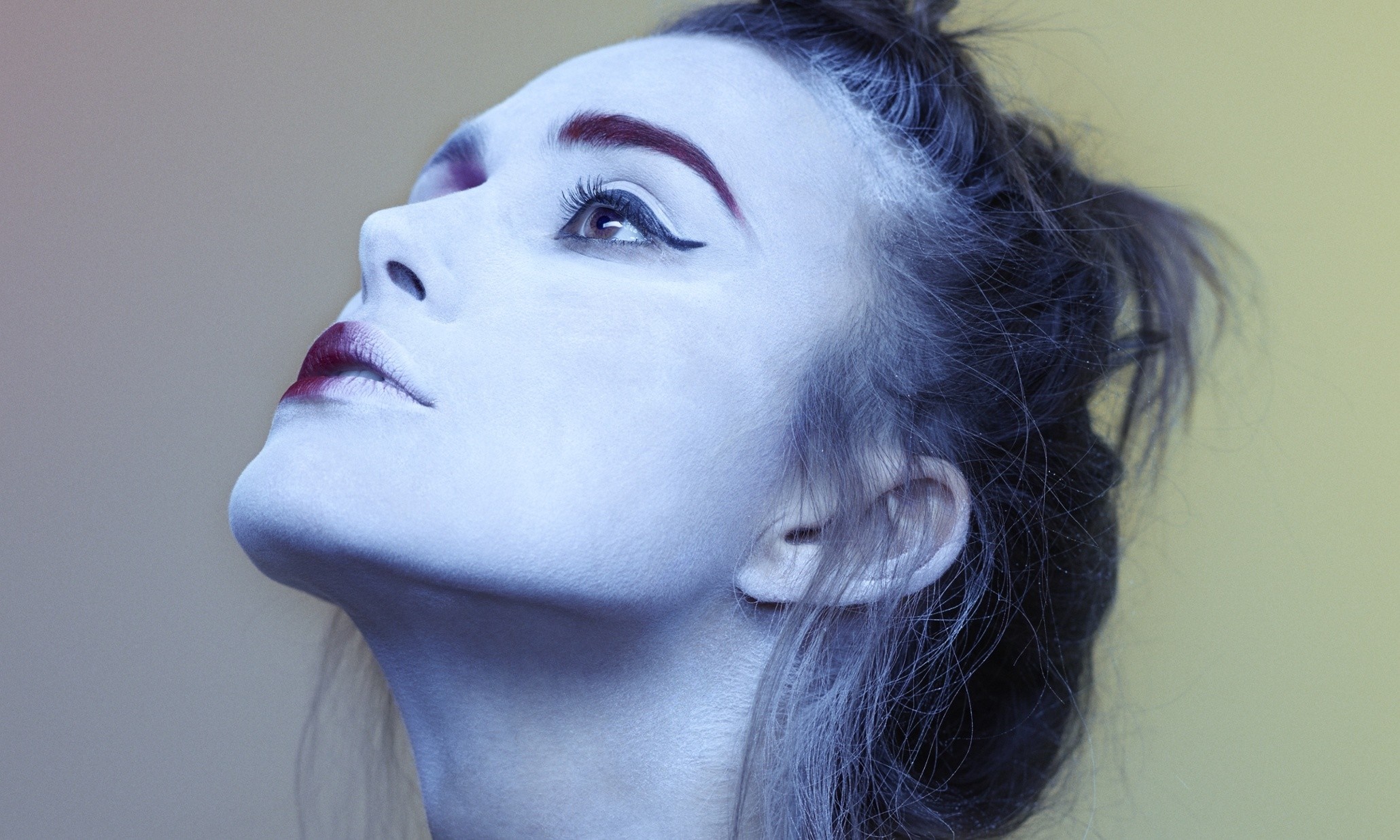 Woman with dramatic makeup looking up HD Wallpaper