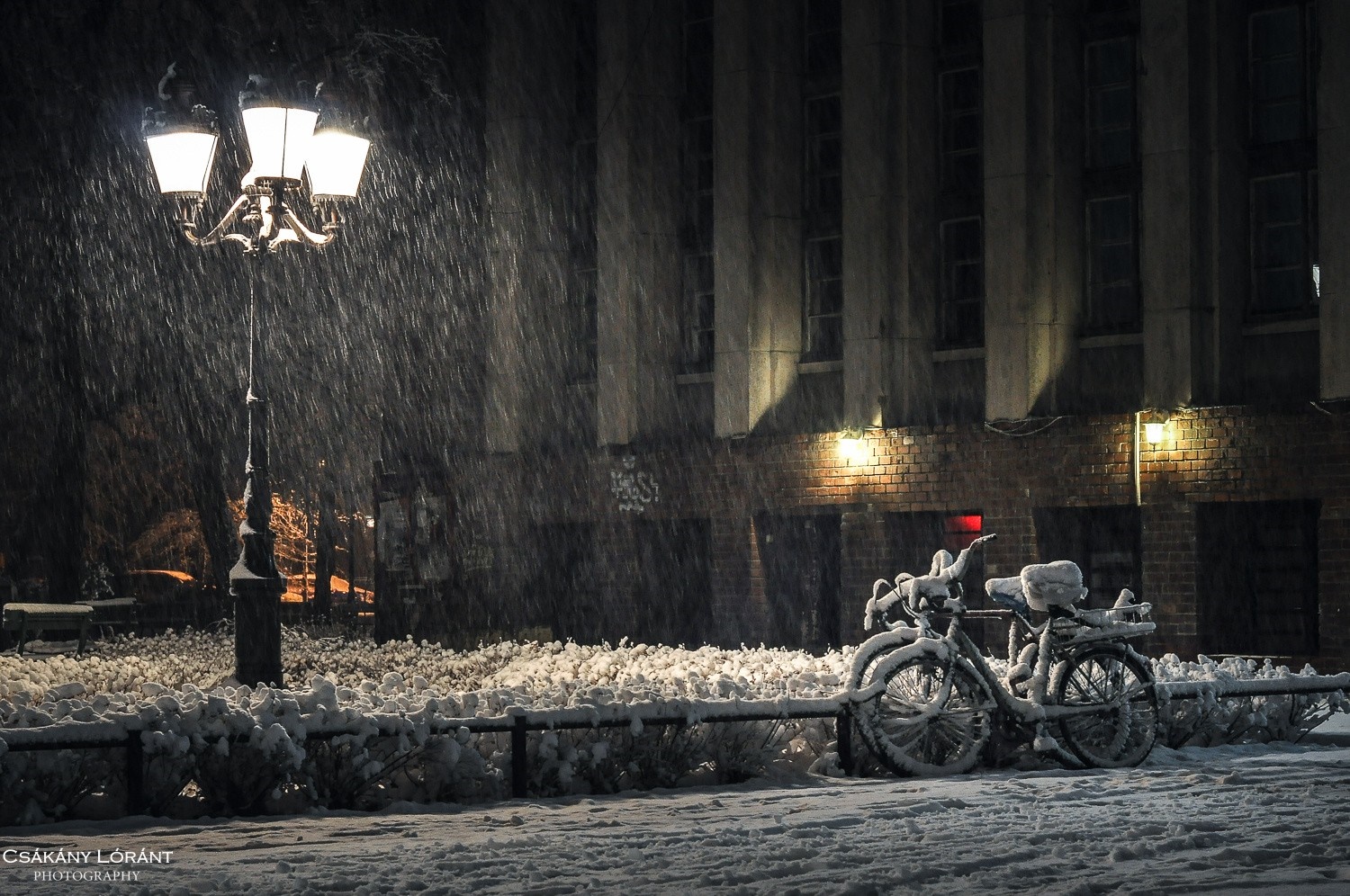 Bicycle in the snow at night HD Wallpaper