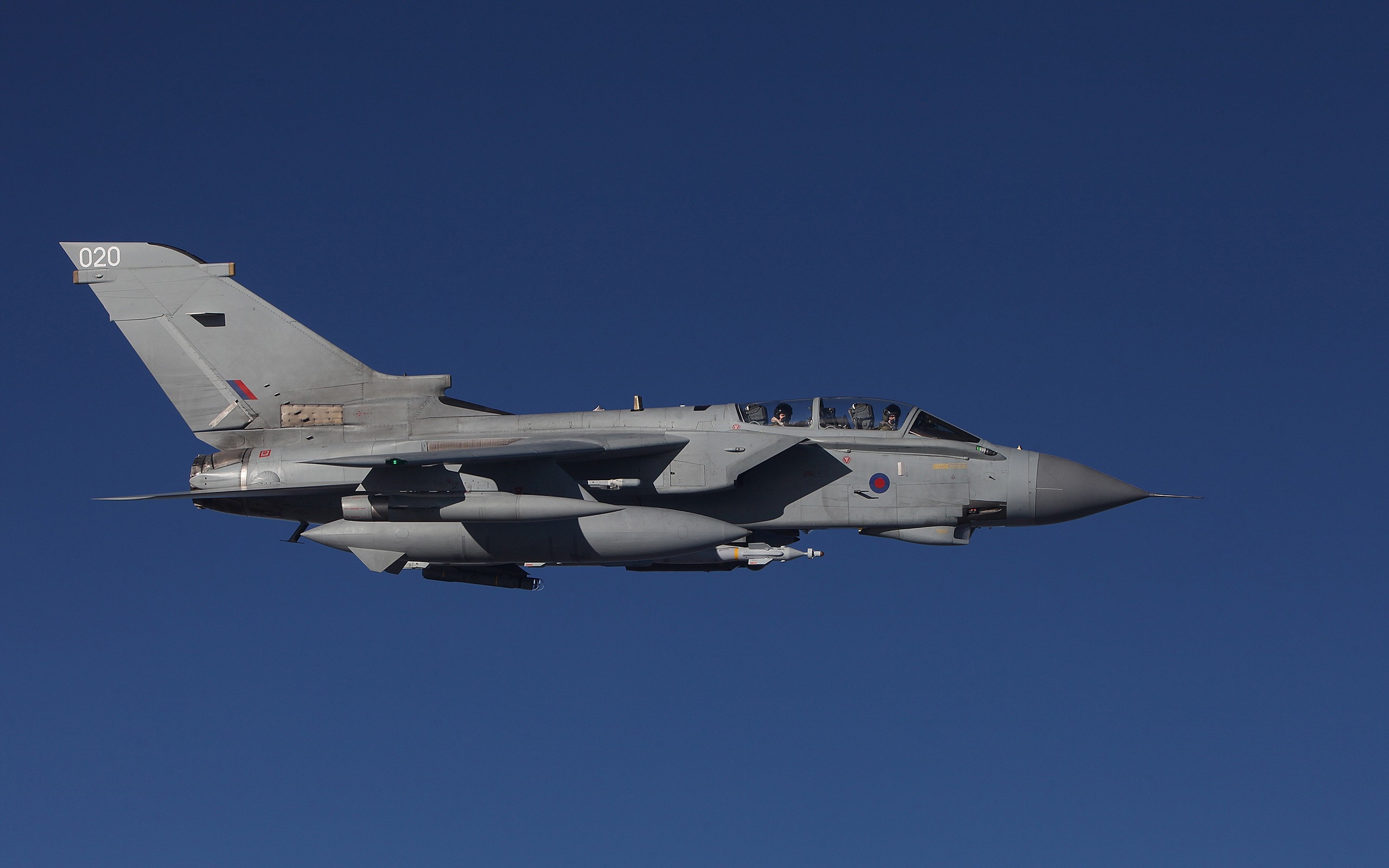 Royal Air Force Panavia Tornado fighter jet in flight HD Wallpaper