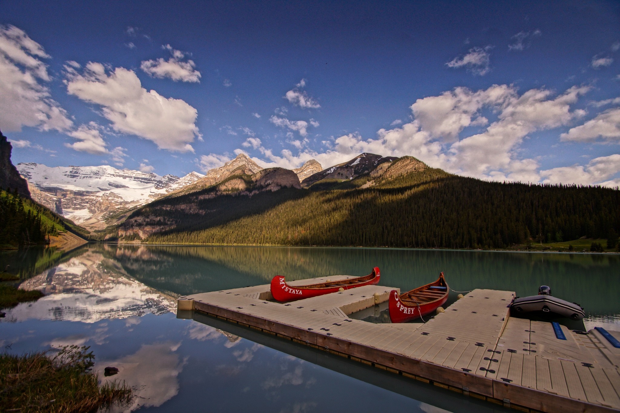 Canoes docked on Lake Louise in Banff National Park HD Wallpaper