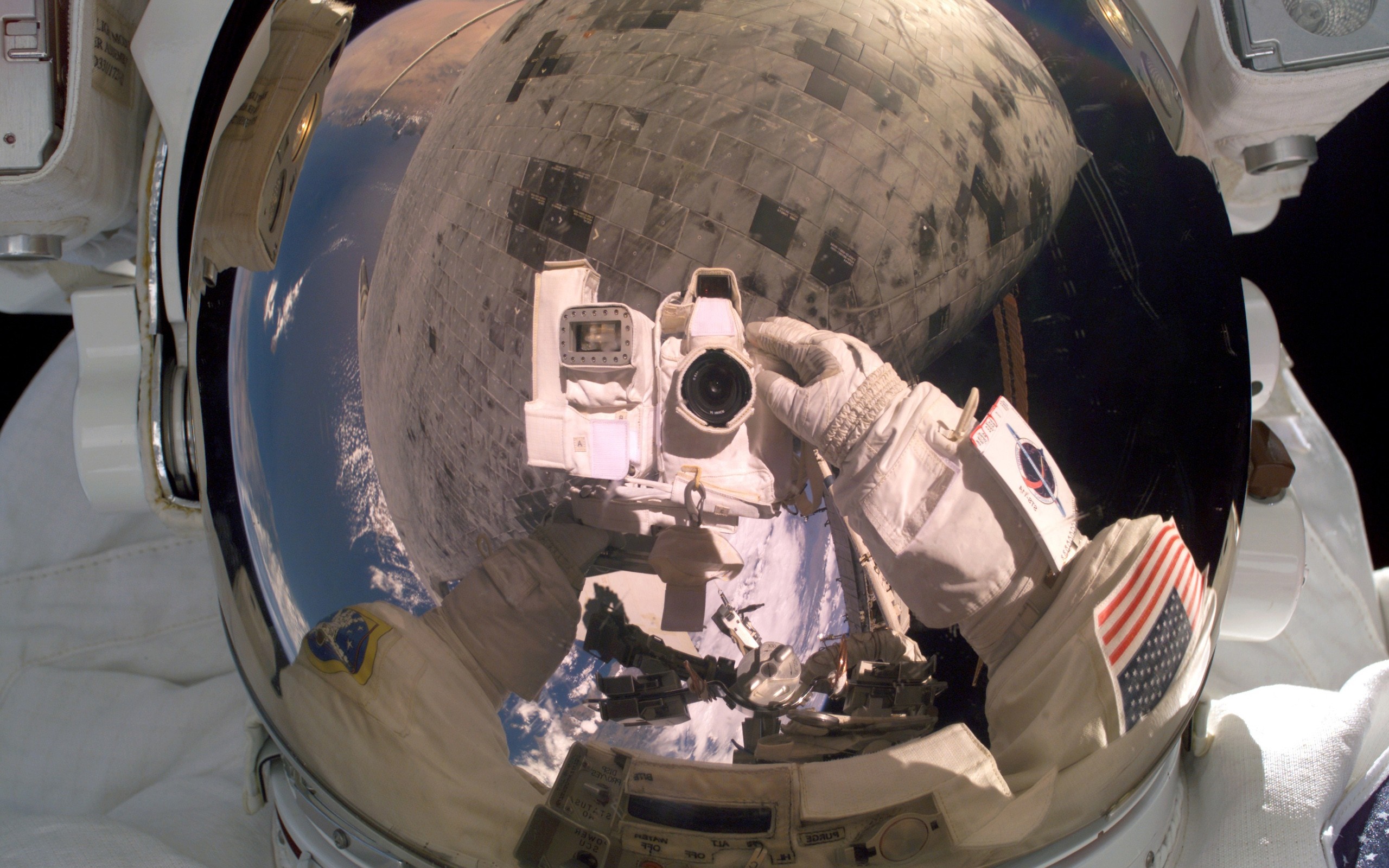 Astronaut taking a selfie with the Space Shuttle HD Wallpaper