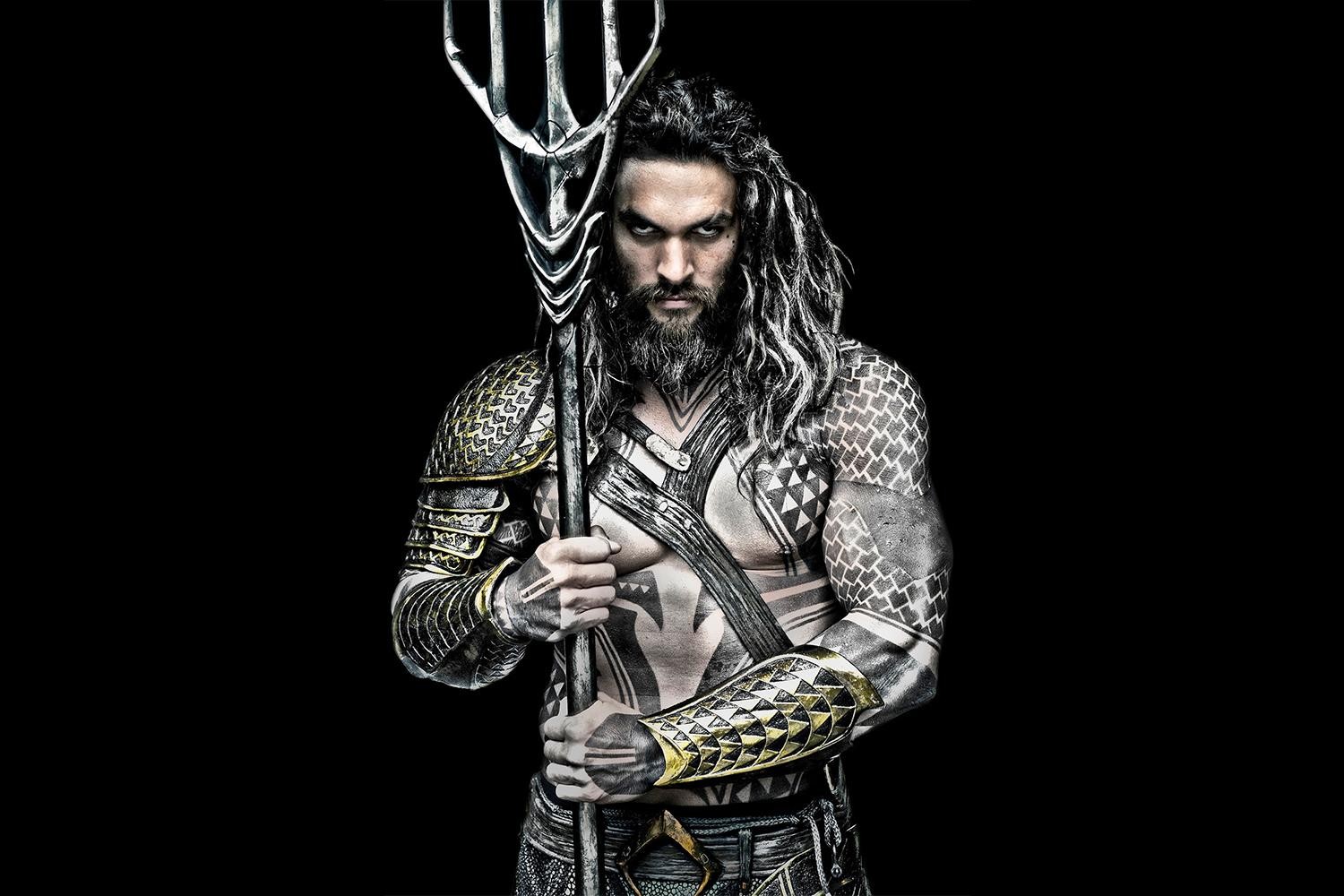 Aquaman holding a trident HD Wallpaper