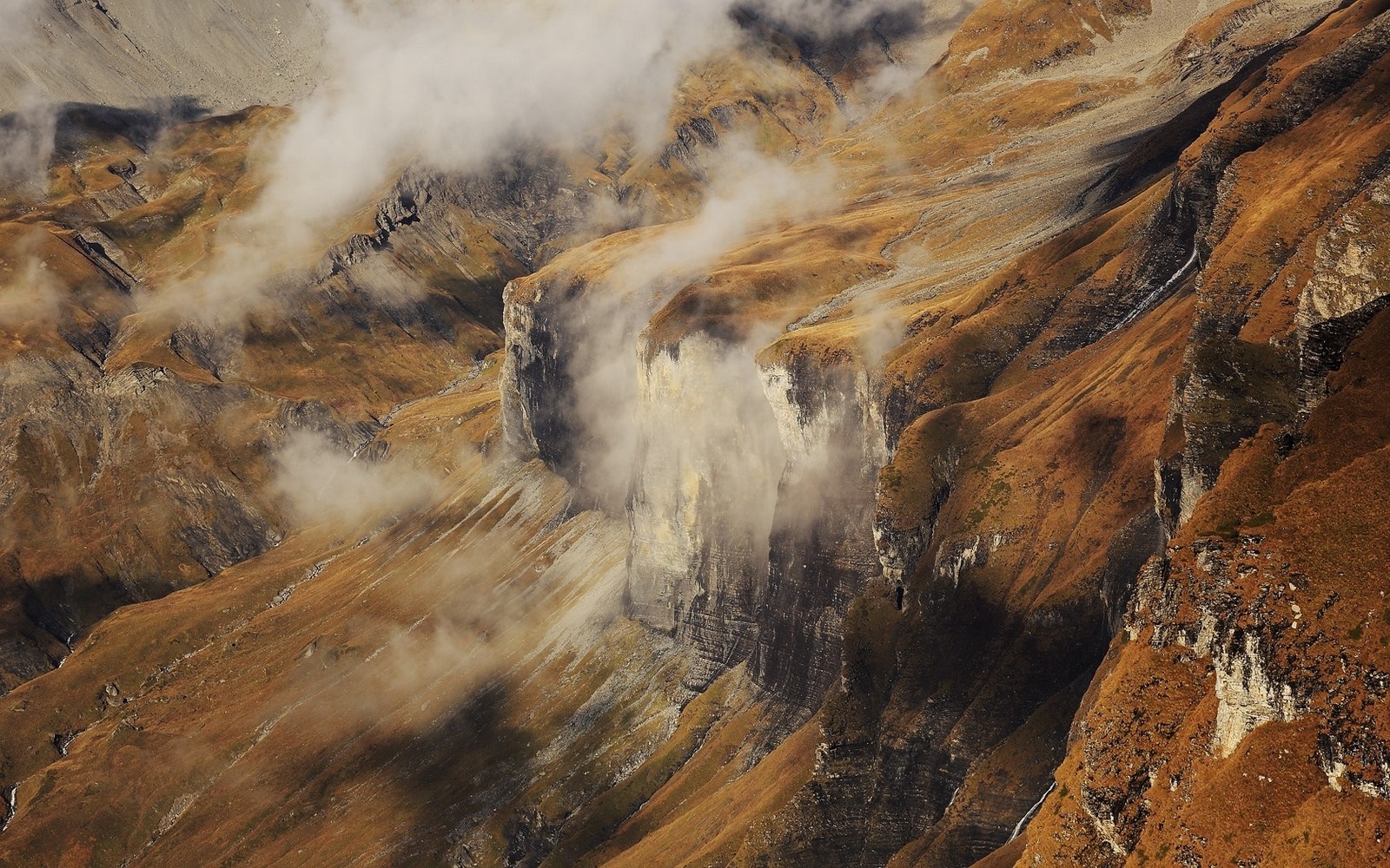 Mountain landscape with cliffs and clouds HD Wallpaper