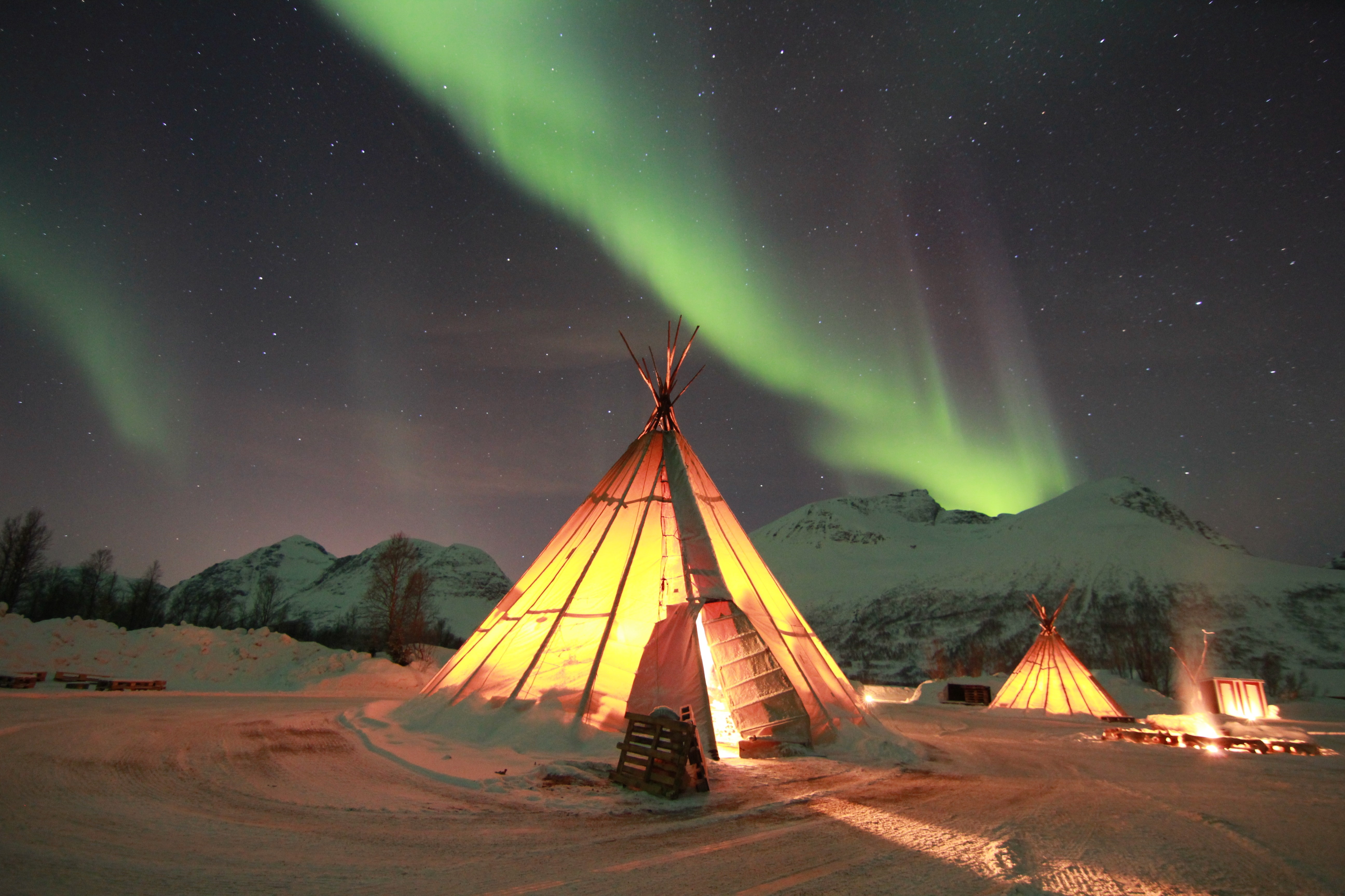 Tipi tents under the Aurora Borealis in Norway HD Wallpaper