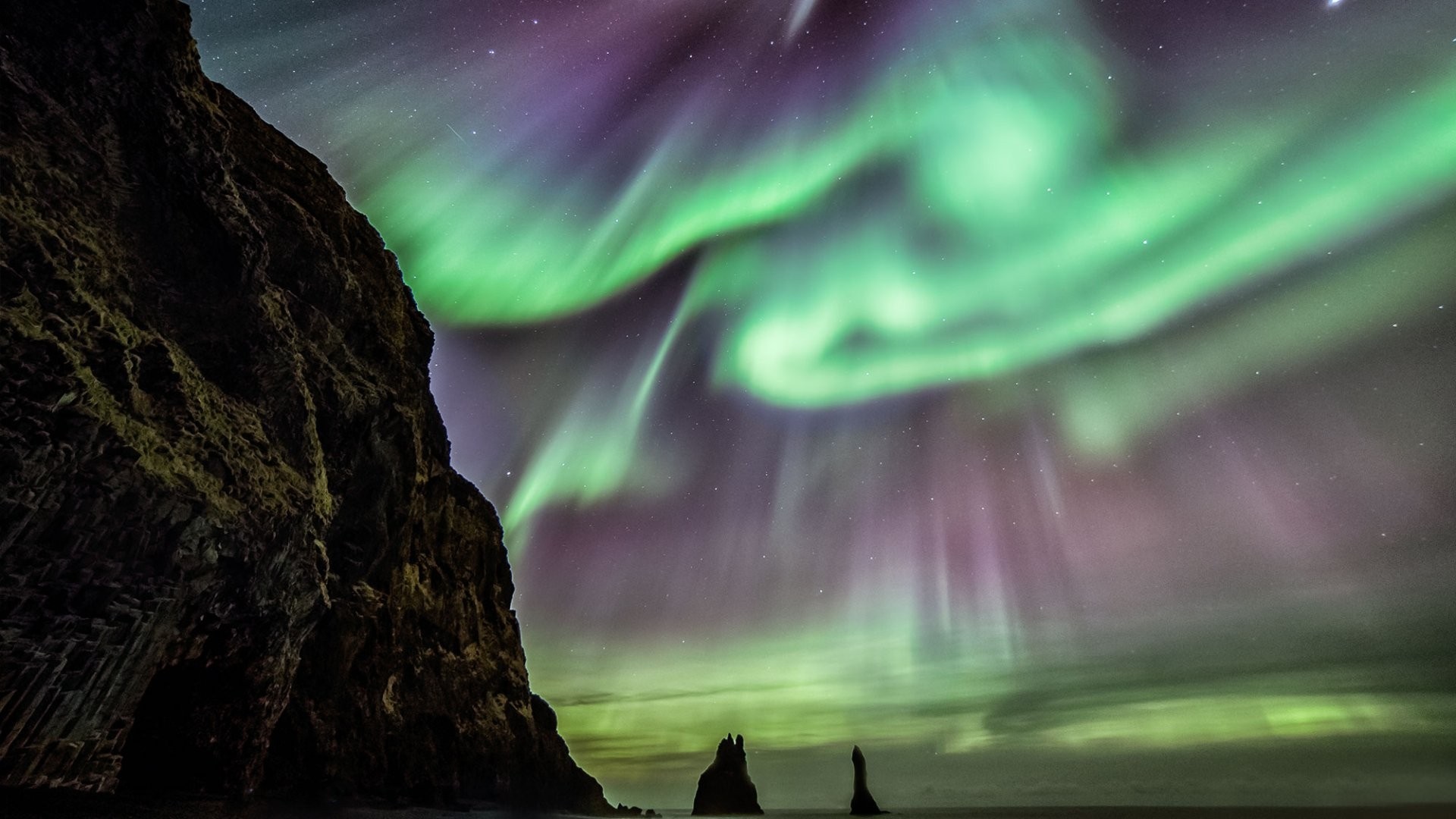 Aurora Borealis over a rocky coast at night HD Wallpaper