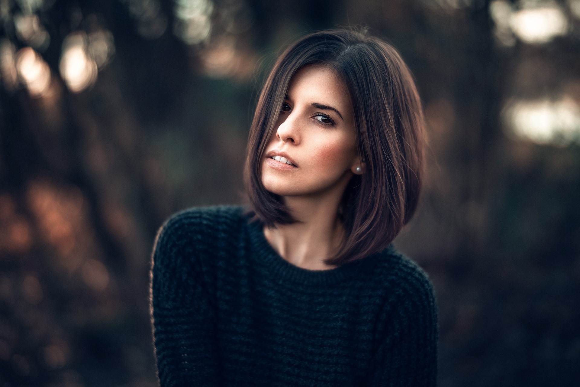 Woman with bob haircut wearing a sweater HD Wallpaper