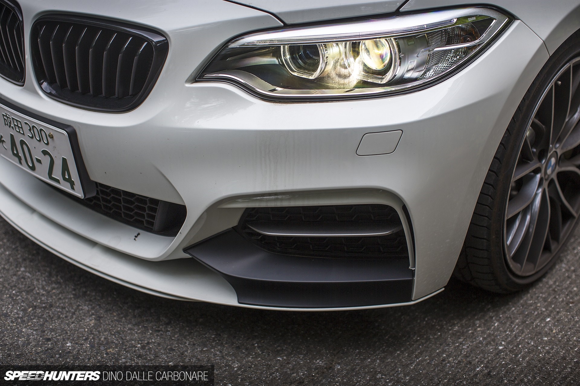 White BMW M235i front bumper and headlight HD Wallpaper
