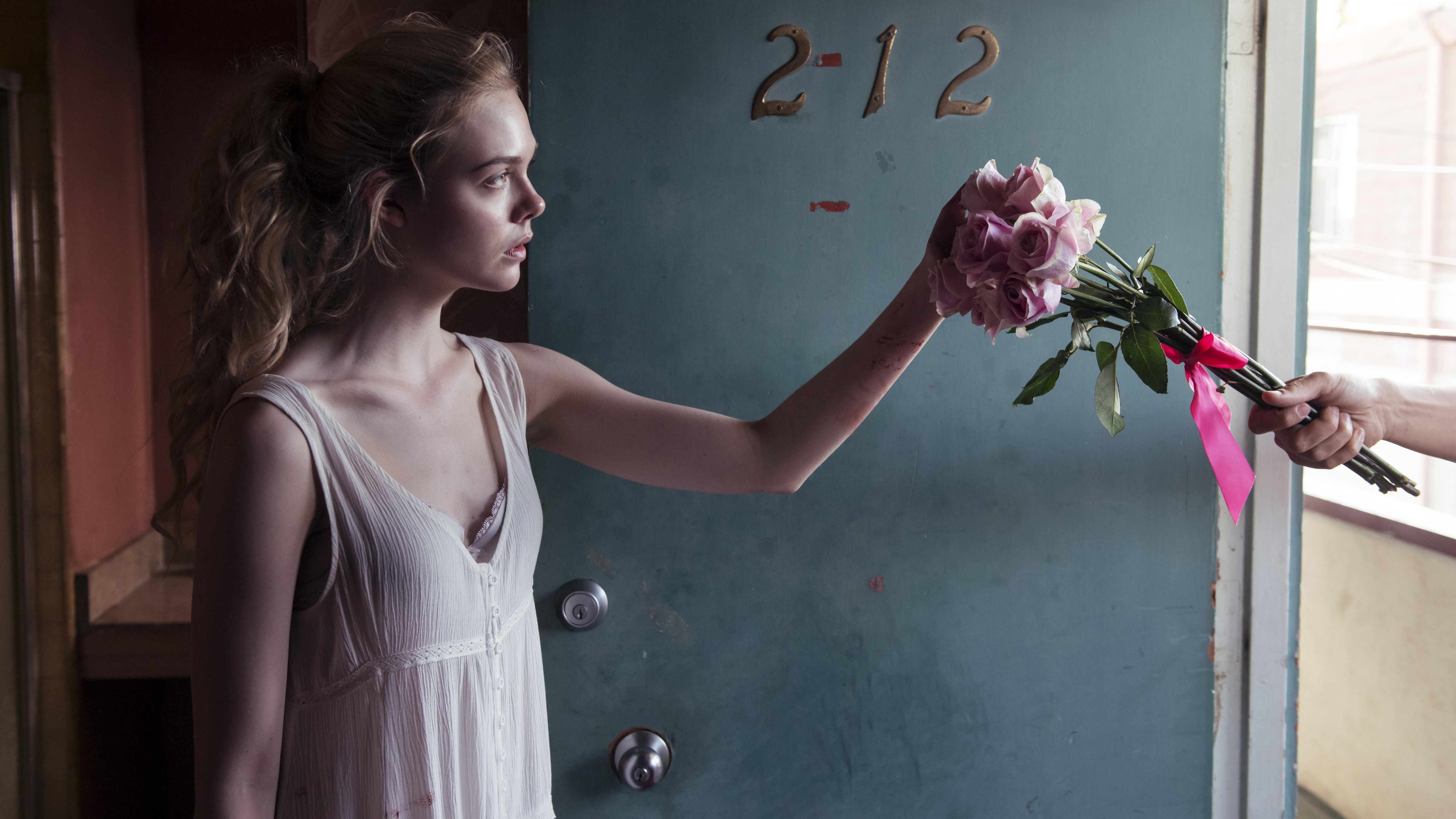 Jesse from The Neon Demon receiving roses HD Wallpaper