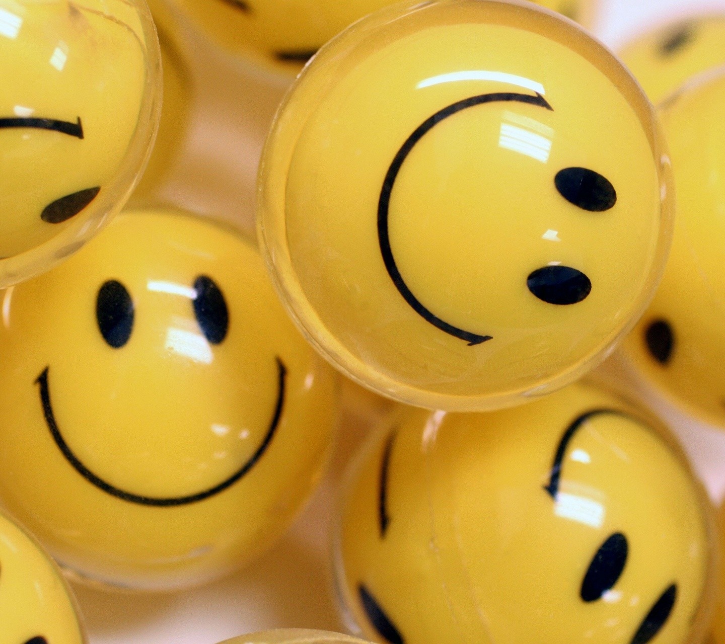 Yellow smiley face balls HD Wallpaper