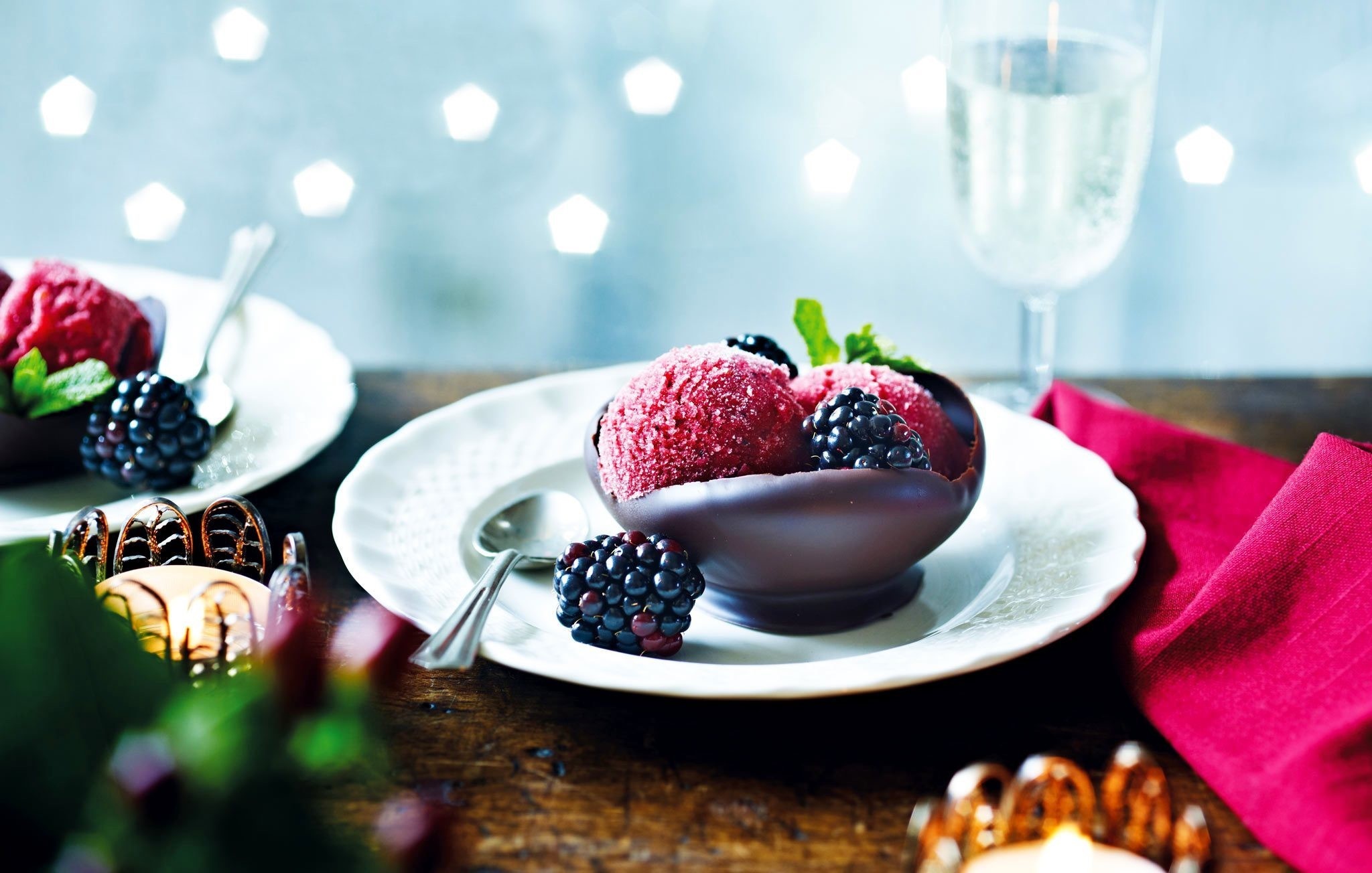 Raspberry sorbet in chocolate bowl with blackberries HD Wallpaper