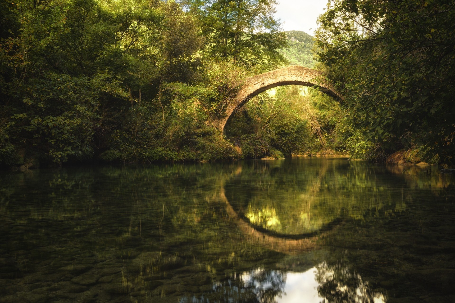 Stone bridge over a river in a forest HD Wallpaper