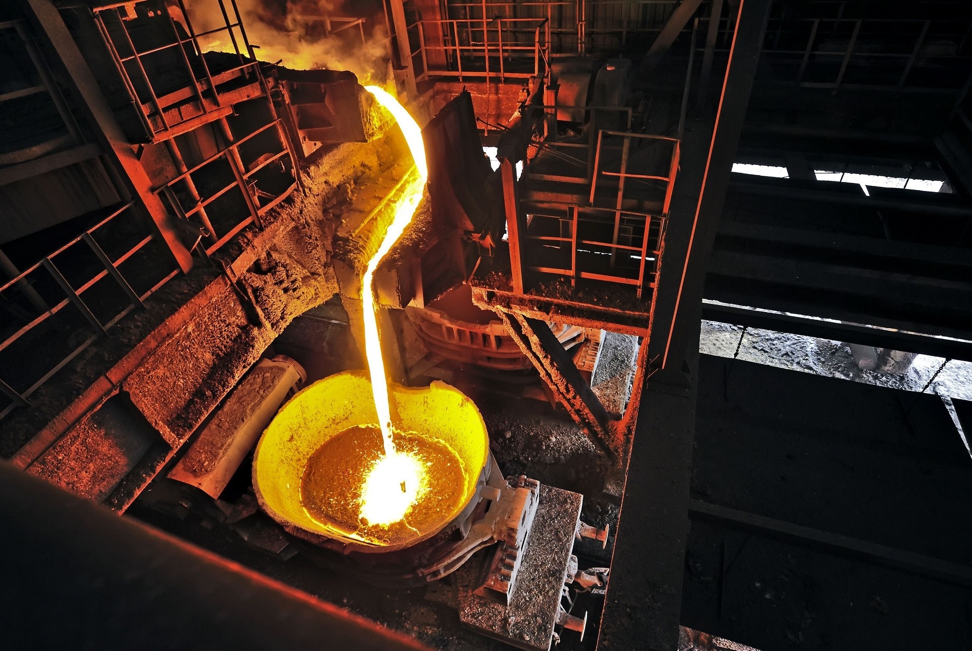 Molten metal being poured in an industrial setting HD Wallpaper