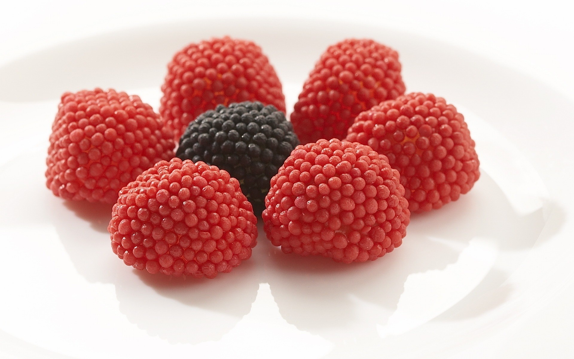 Raspberry and blackberry candies on a white plate HD Wallpaper