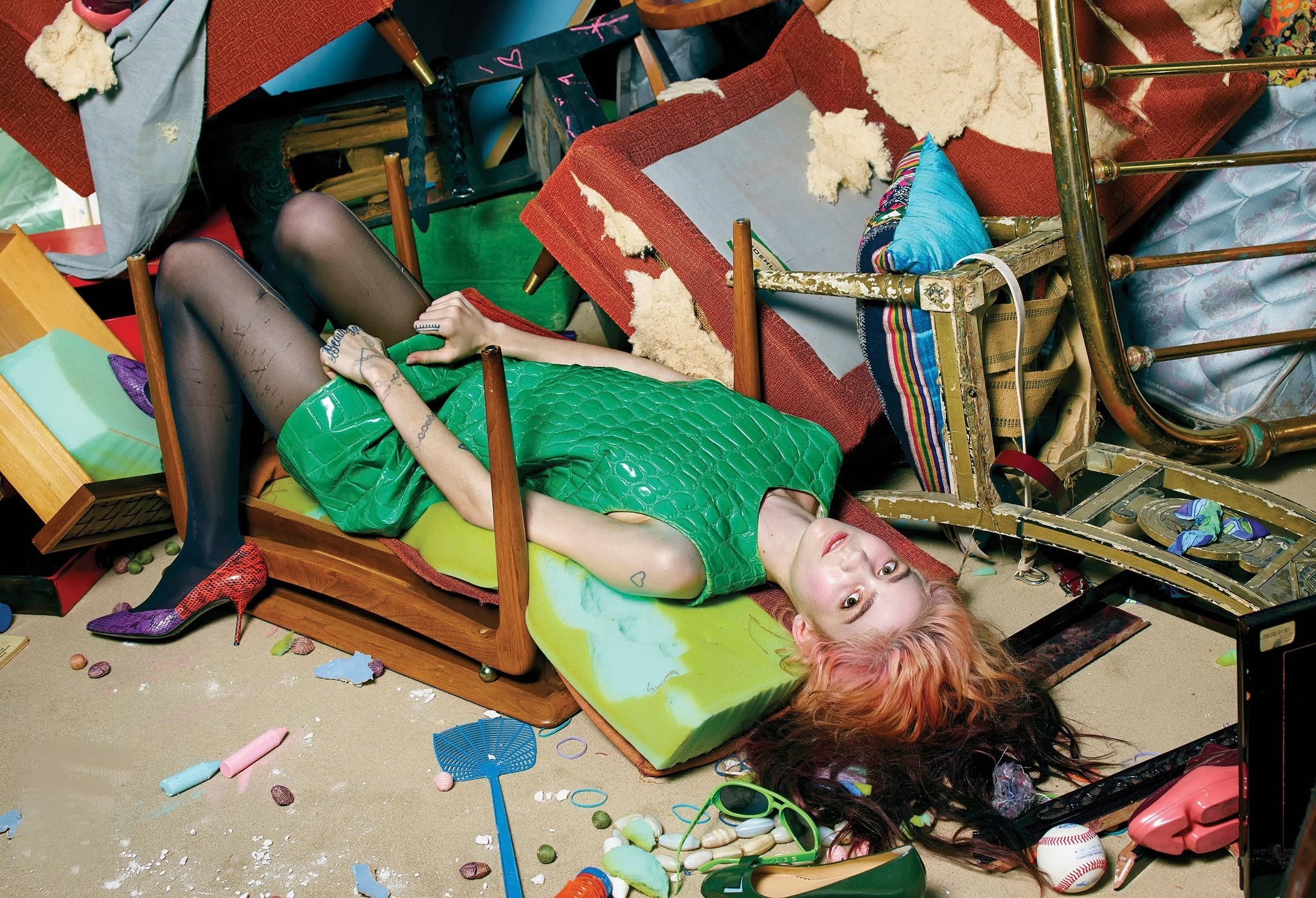Woman in green dress lying in a messy room HD Wallpaper