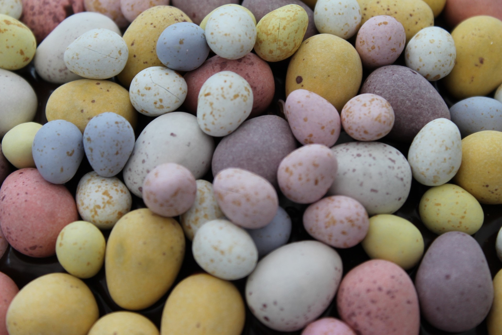 Colorful chocolate Easter eggs in a pile HD Wallpaper