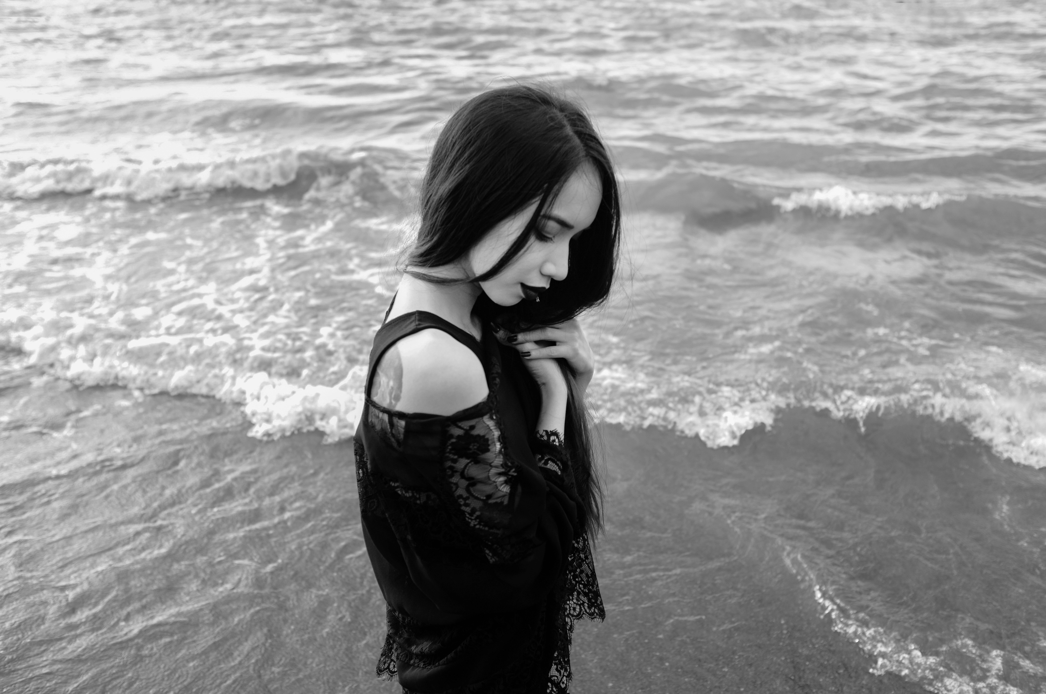 Woman with black lipstick by the sea HD Wallpaper