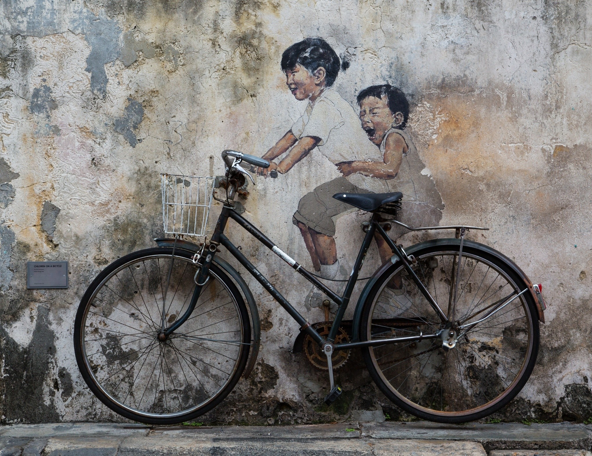 Children riding a bicycle mural in Pulau Pinang HD Wallpaper