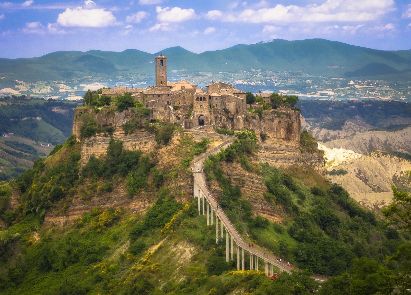 Civita di Bagnoregio, Italy, perched on a cliff HD Wallpaper