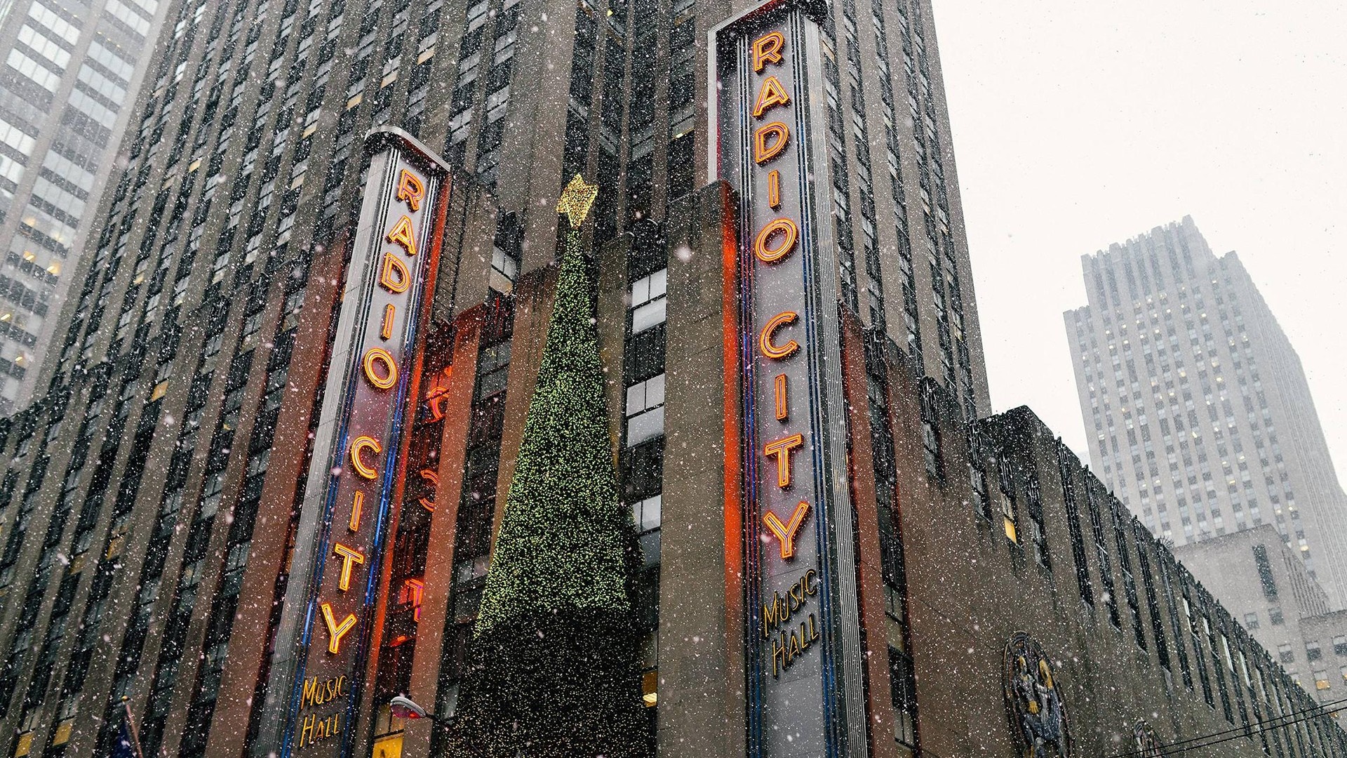 Radio City Music Hall during snowfall HD Wallpaper