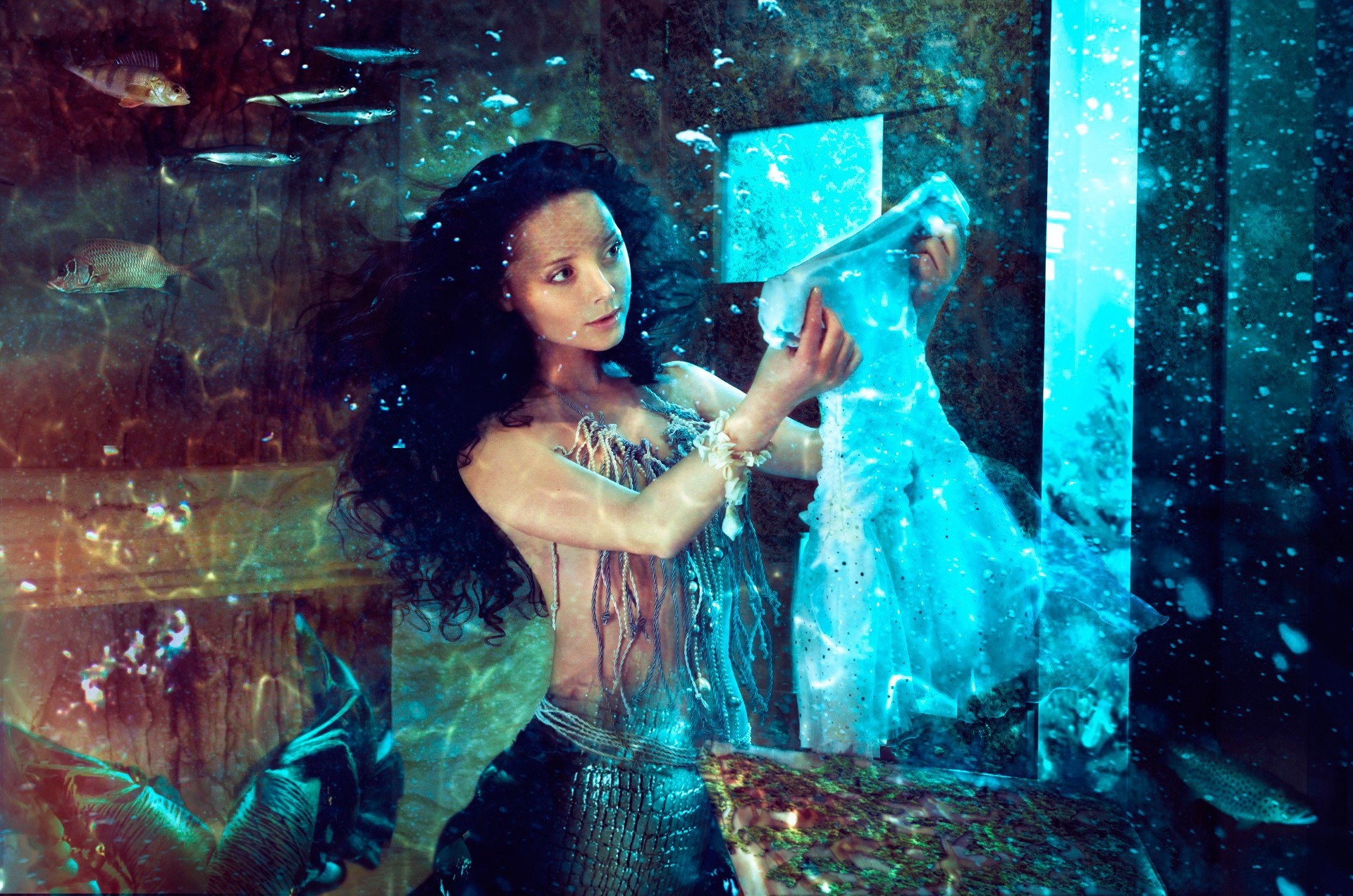Mermaid holding a dress underwater HD Wallpaper