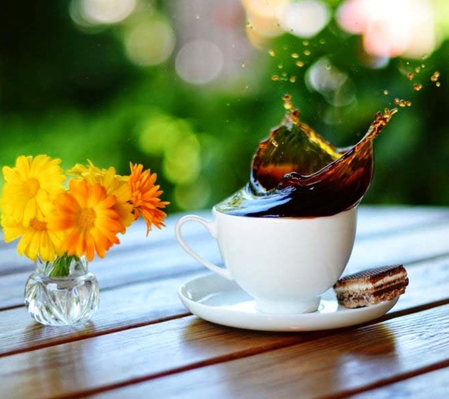Coffee splash with flowers and cake HD Wallpaper