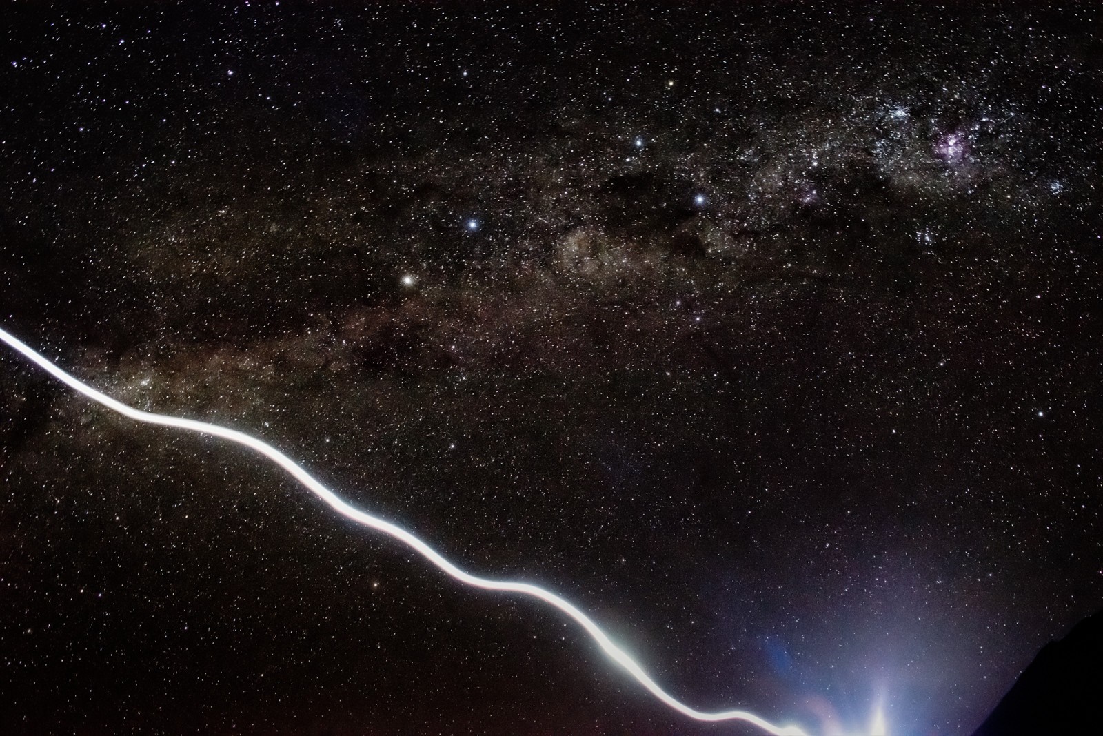 Milky Way galaxy with a light streak HD Wallpaper