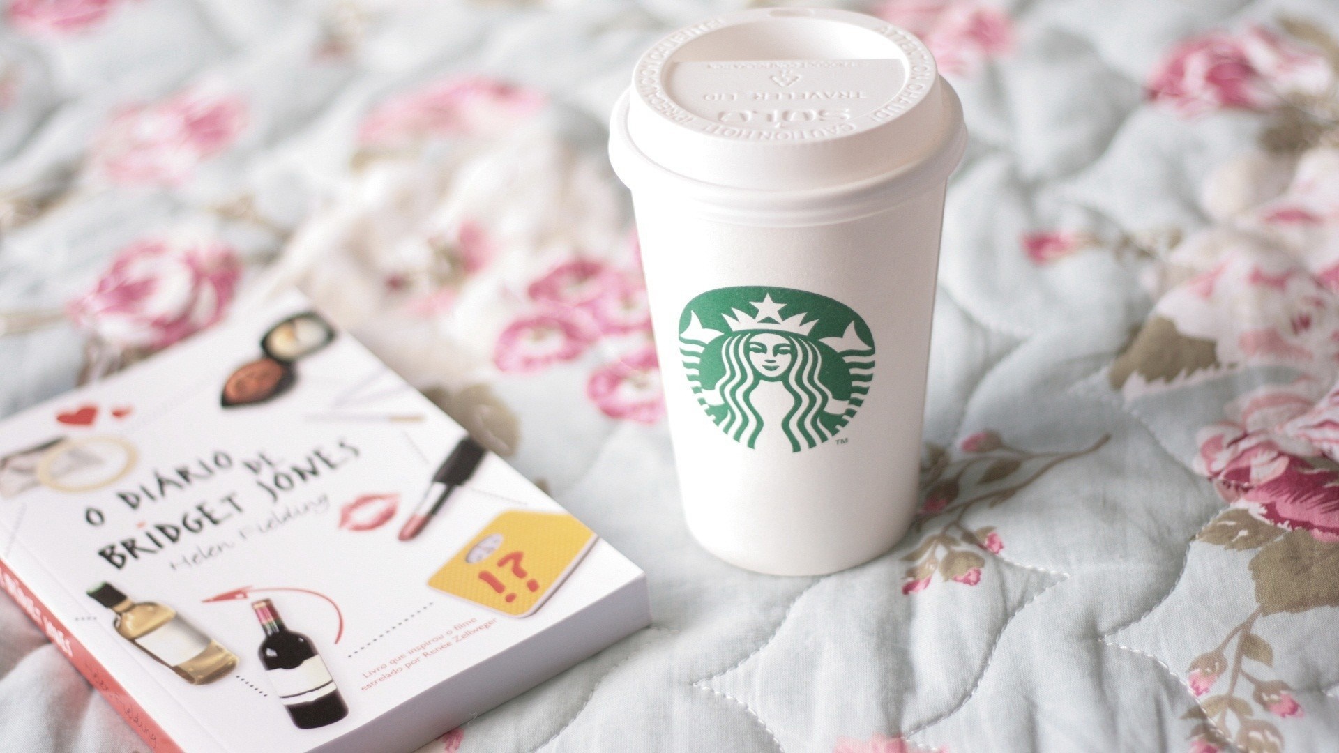 Starbucks cup and Bridget Jones's Diary book HD Wallpaper