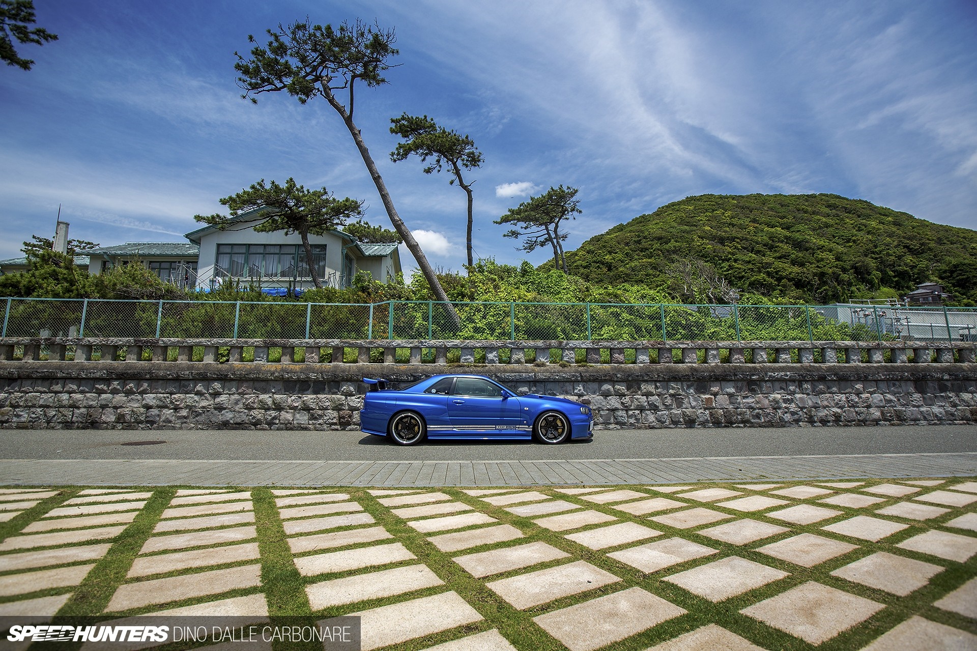 Blue Nissan Skyline R34 by the coast HD Wallpaper