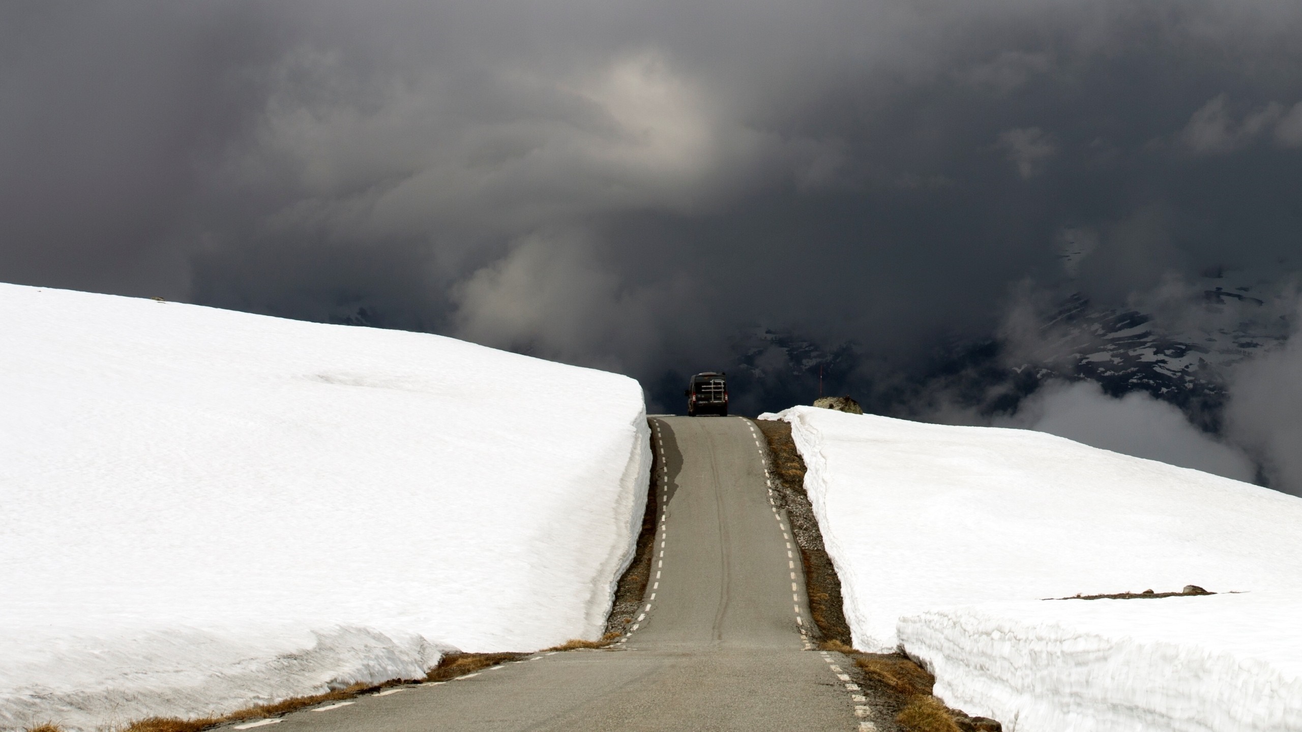 Truck on a snowy mountain road in Norway HD Wallpaper
