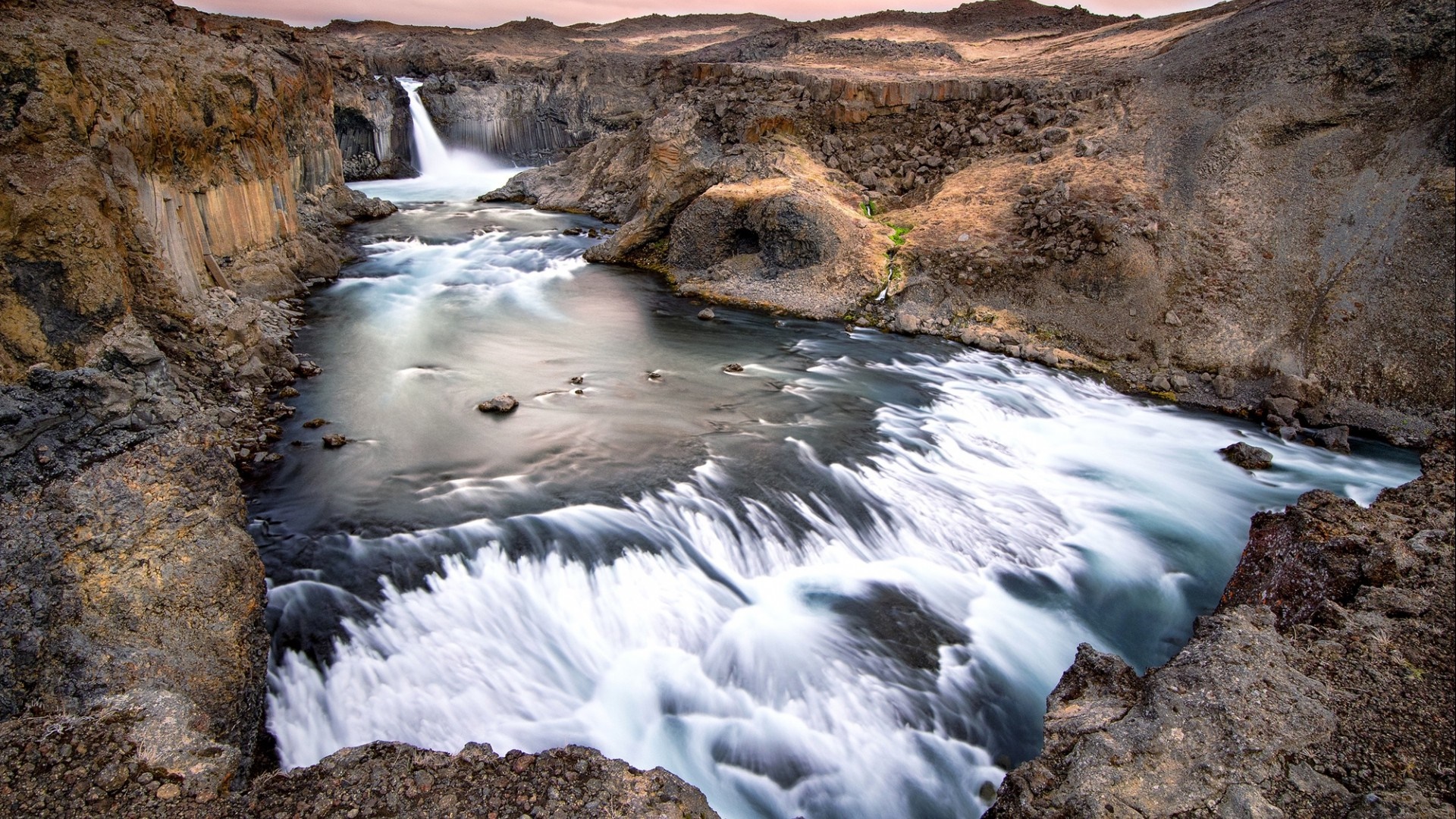 Gullfoss Waterfall in Iceland, Long Exposure HD Wallpaper
