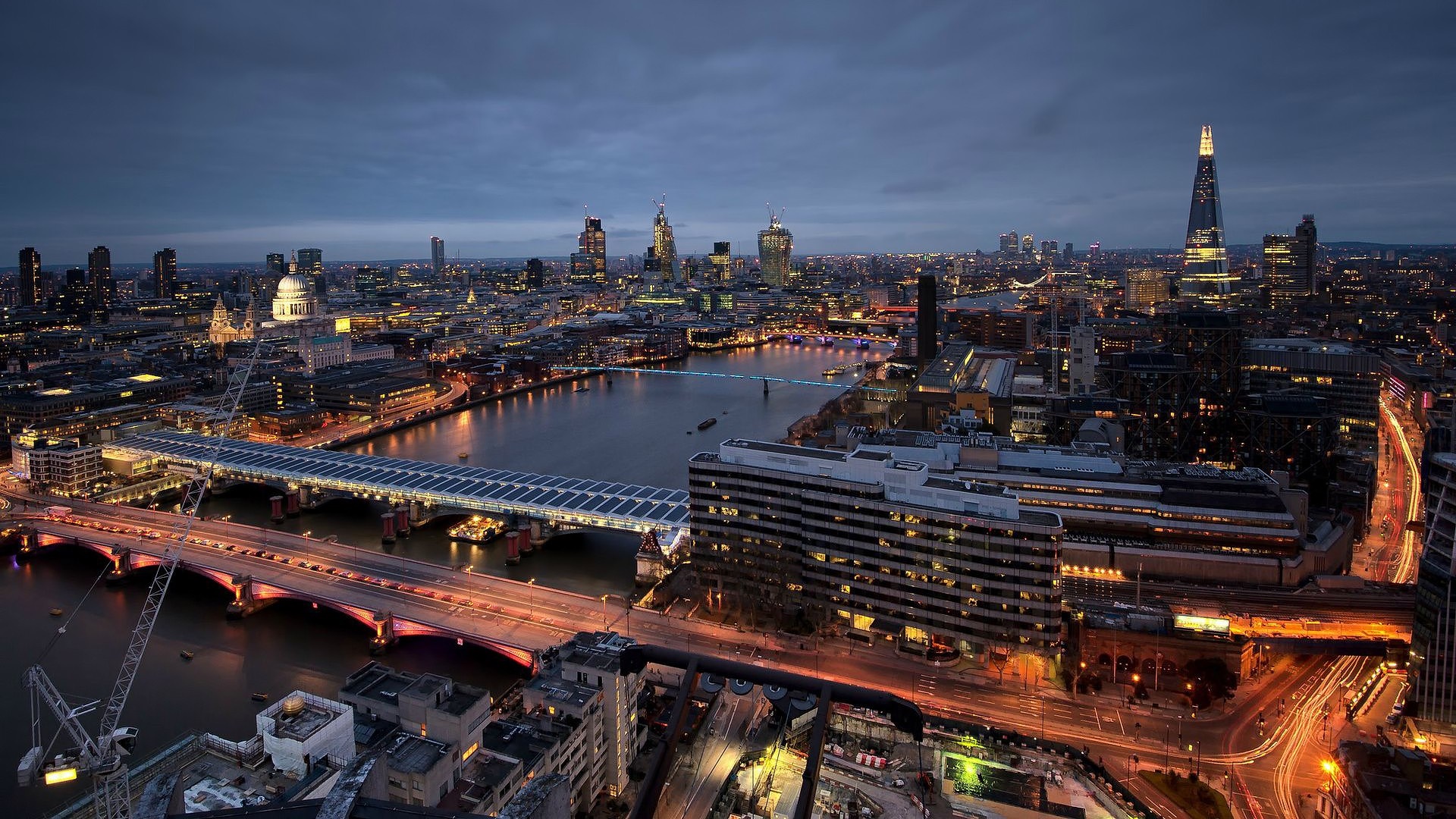 London cityscape at dusk with River Thames and bridges HD Wallpaper