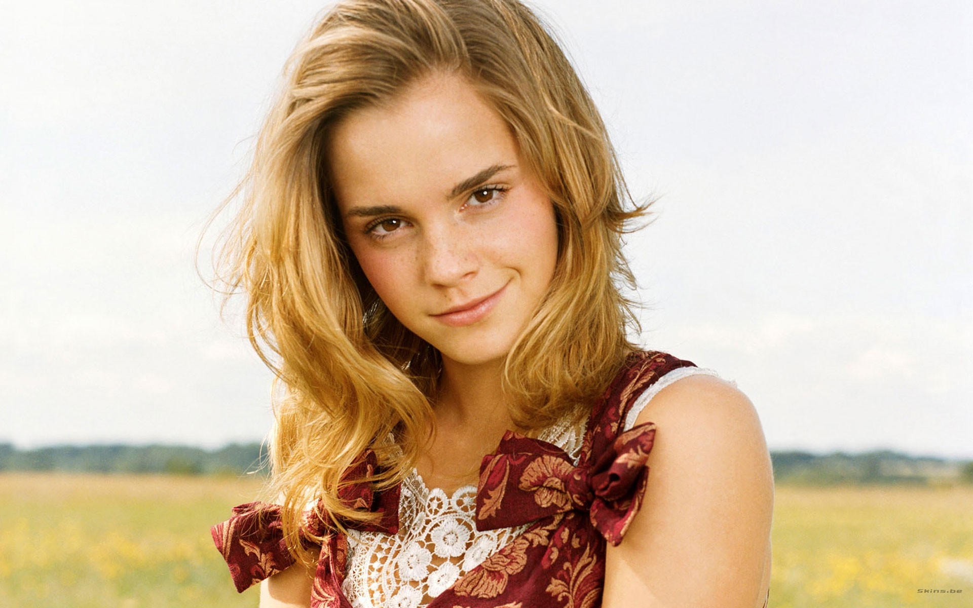 Emma Watson in a field HD Wallpaper