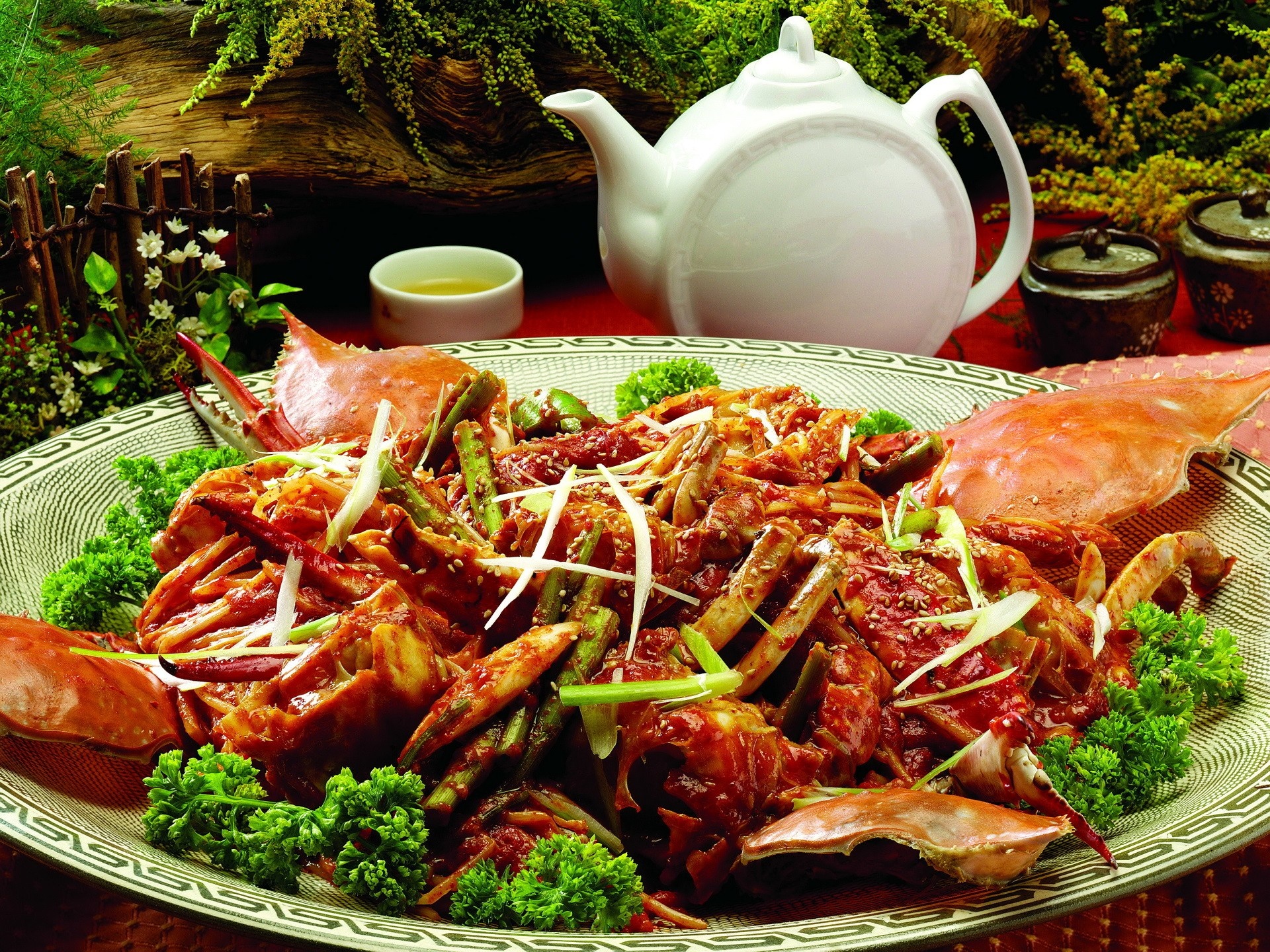 Spicy Stir-Fried Crab with Vegetables and Tea HD Wallpaper