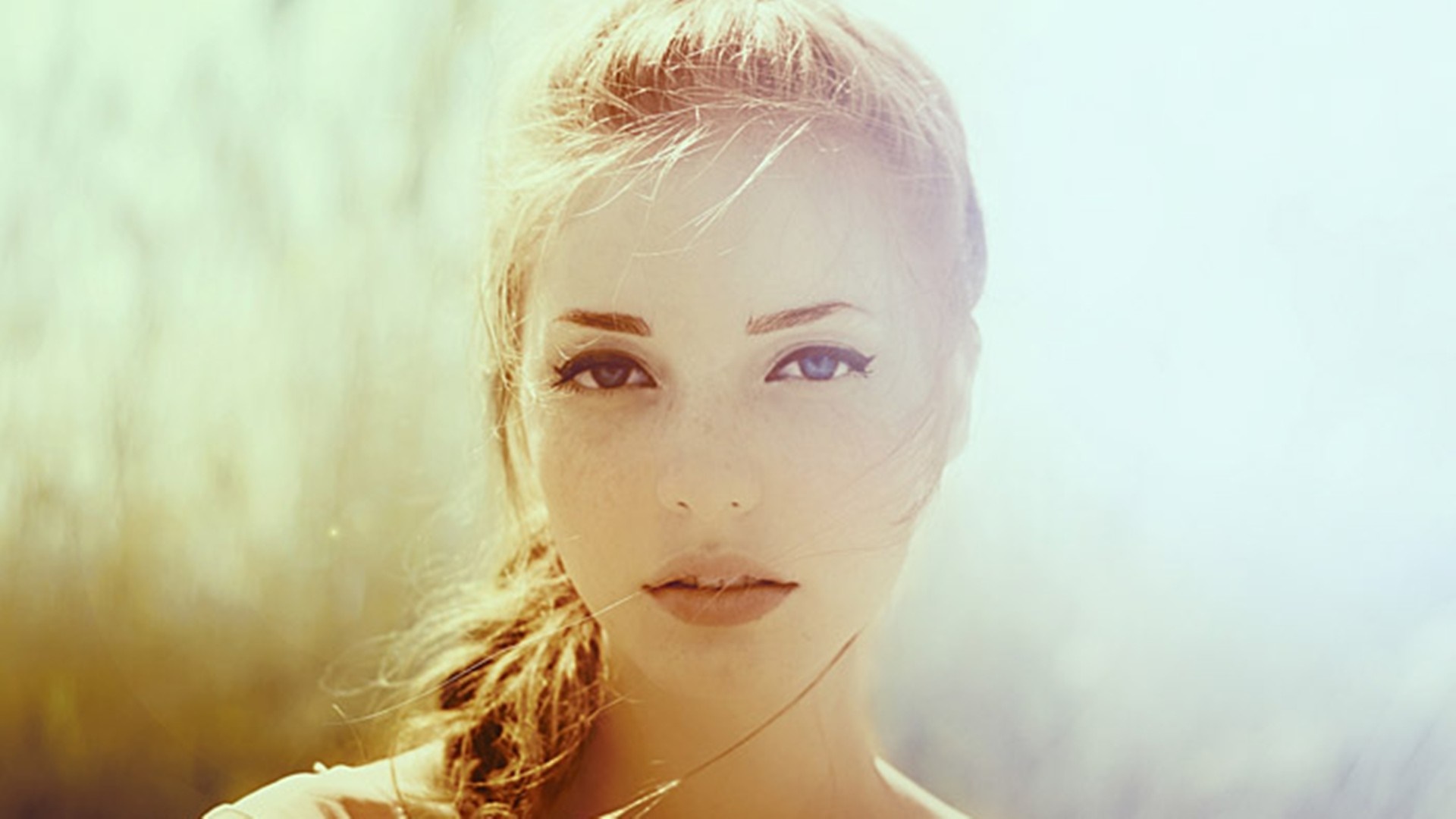 Close up portrait of a young woman with blonde hair HD Wallpaper