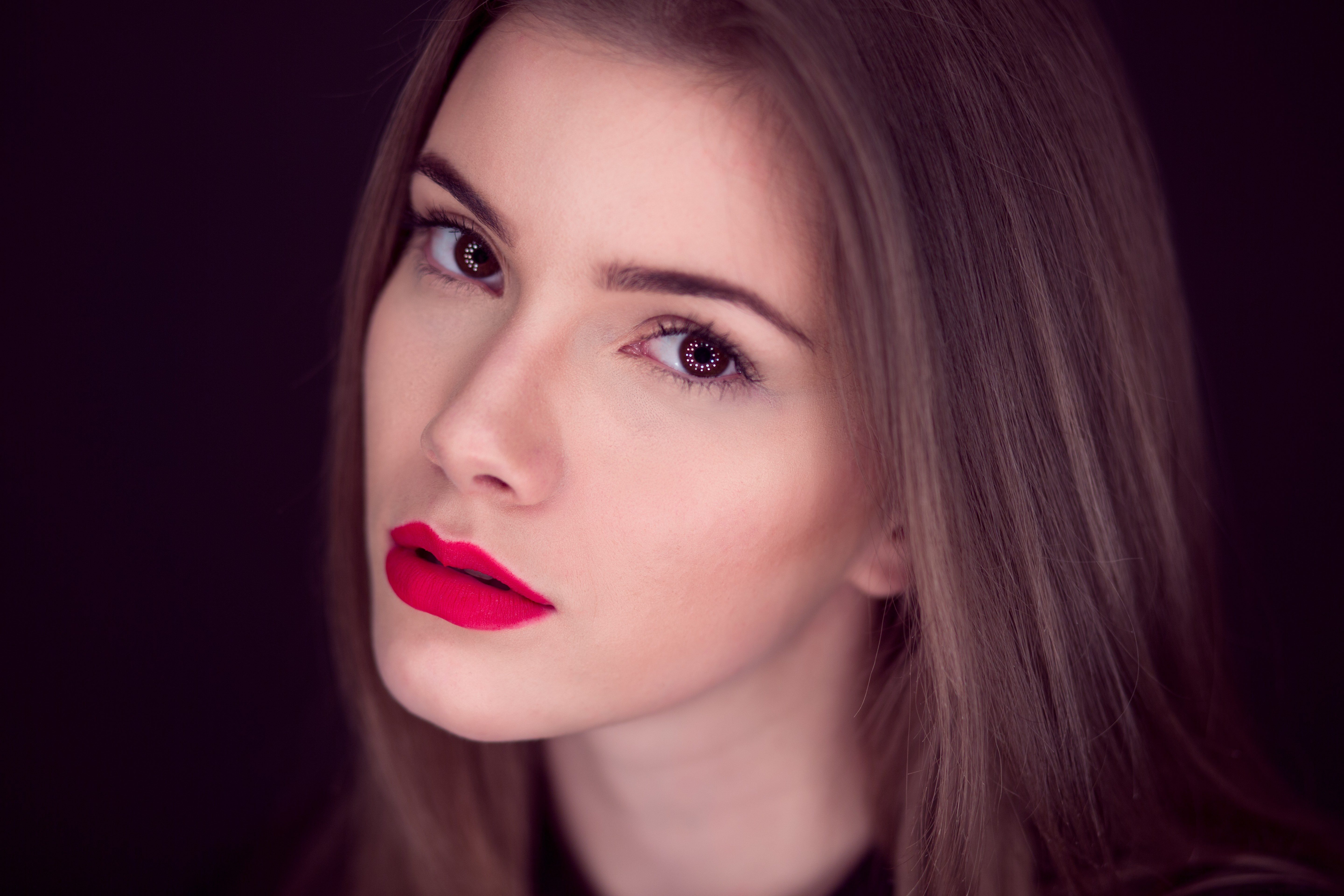 Close-up portrait of a woman with red lipstick HD Wallpaper