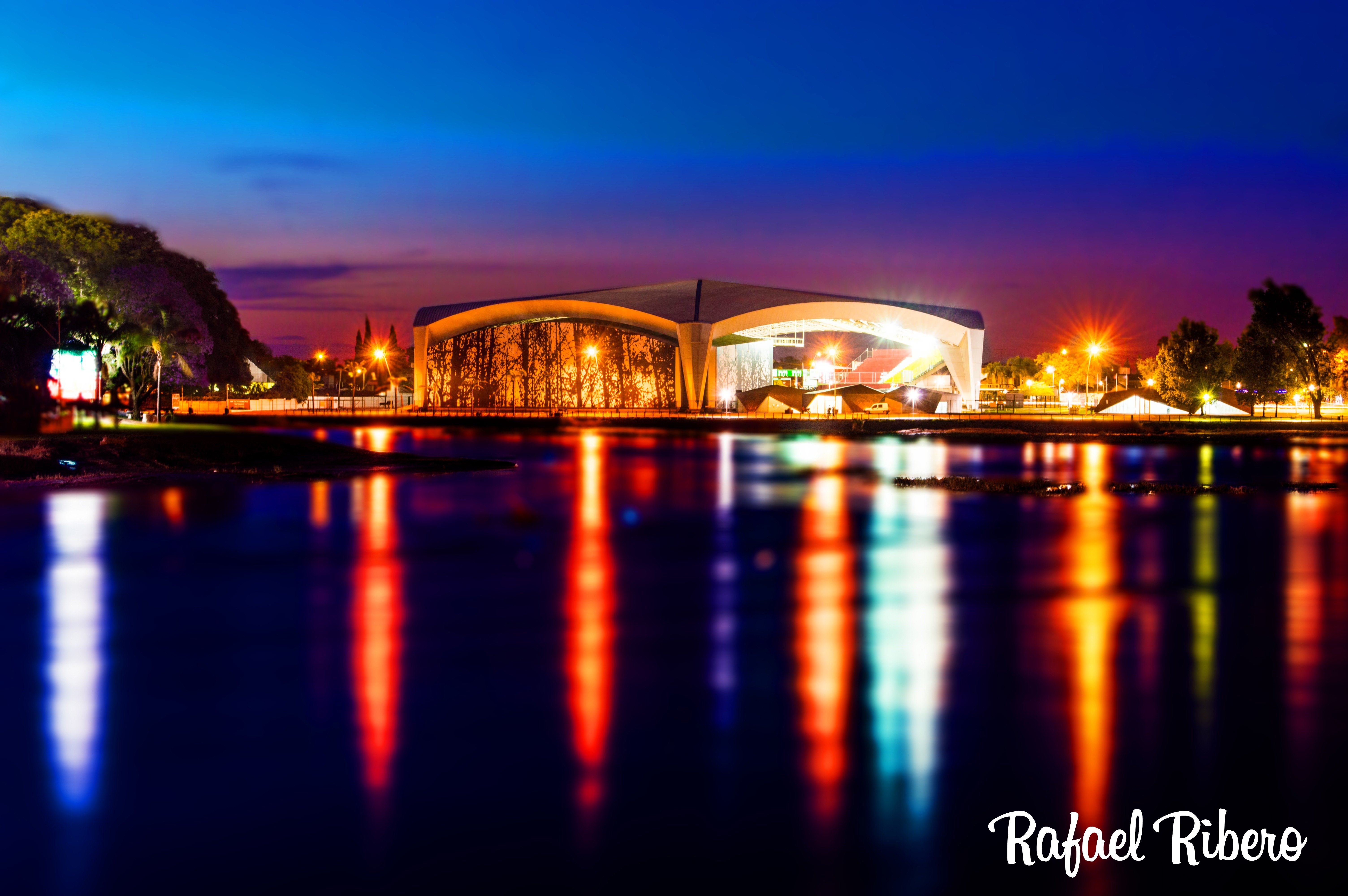 Amphitheater reflected in water at dusk HD Wallpaper