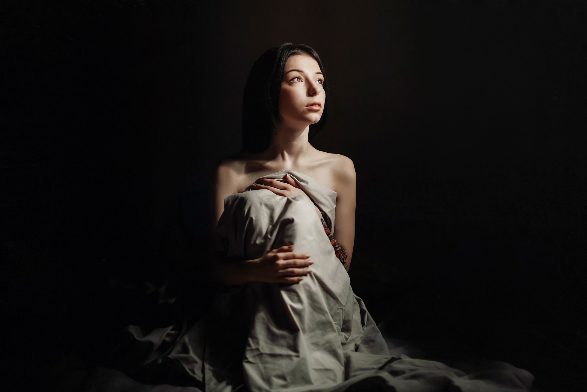 Woman wrapped in a sheet in darkness HD Wallpaper