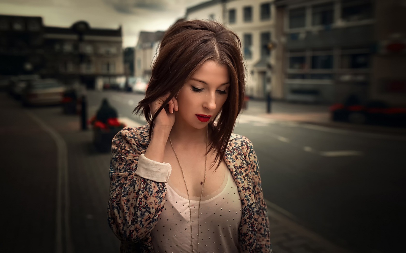 Woman with brown hair and red lipstick outdoors HD Wallpaper