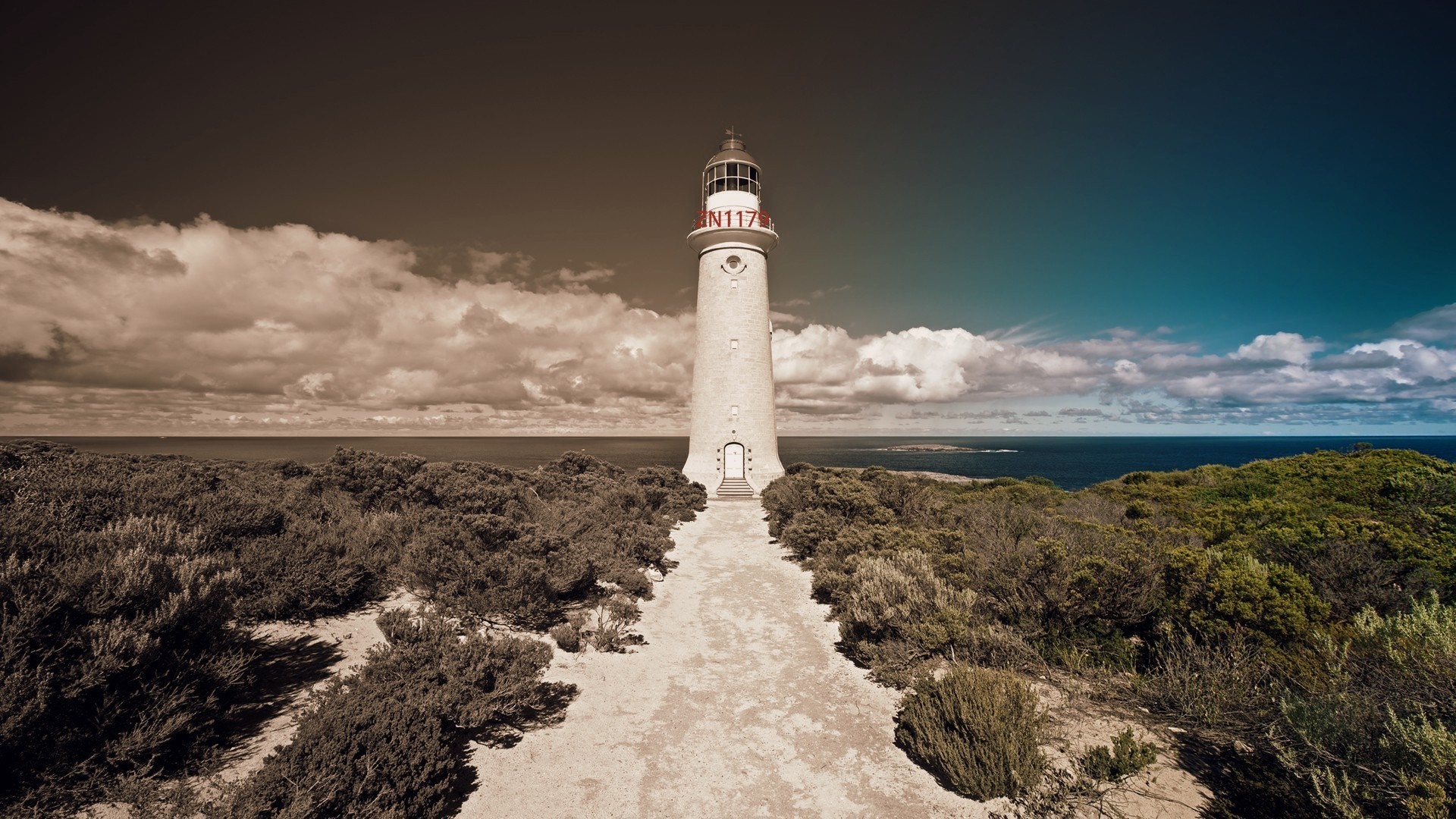 Cape Leeuwin Lighthouse on the coast of Western Australia HD Wallpaper