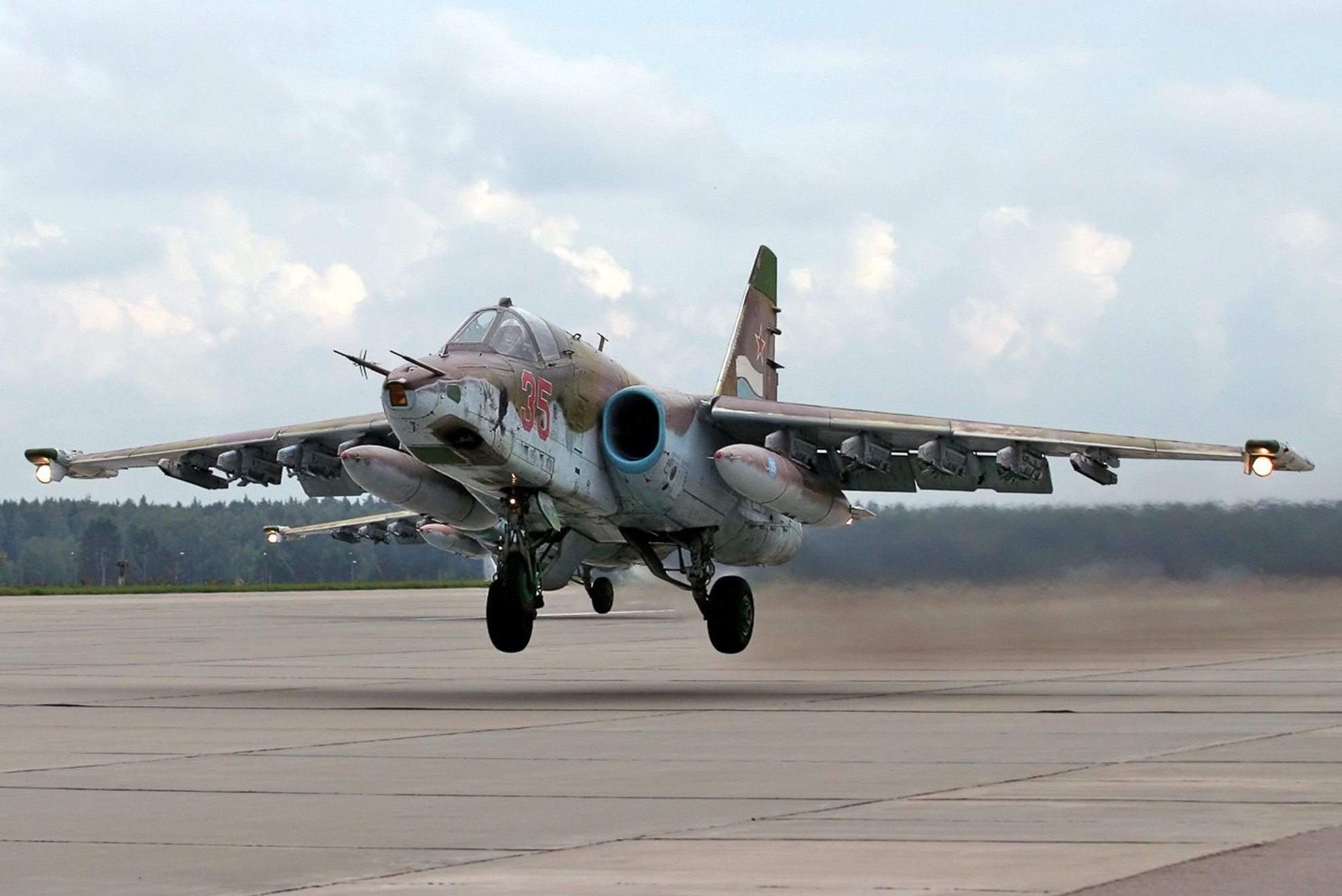 Su-25 Frogfoot military aircraft taking off HD Wallpaper
