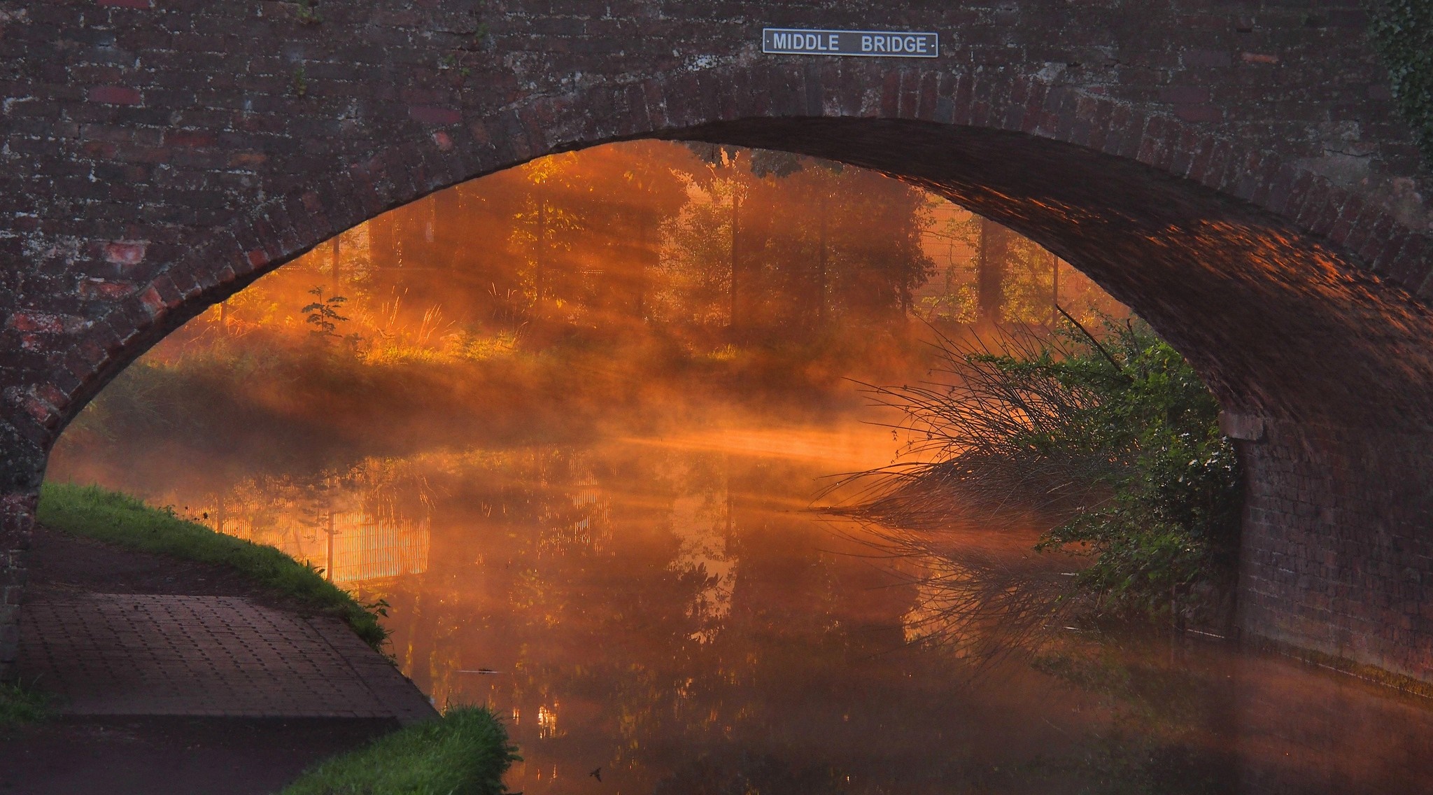 Middle Bridge over canal at sunrise with mist HD Wallpaper
