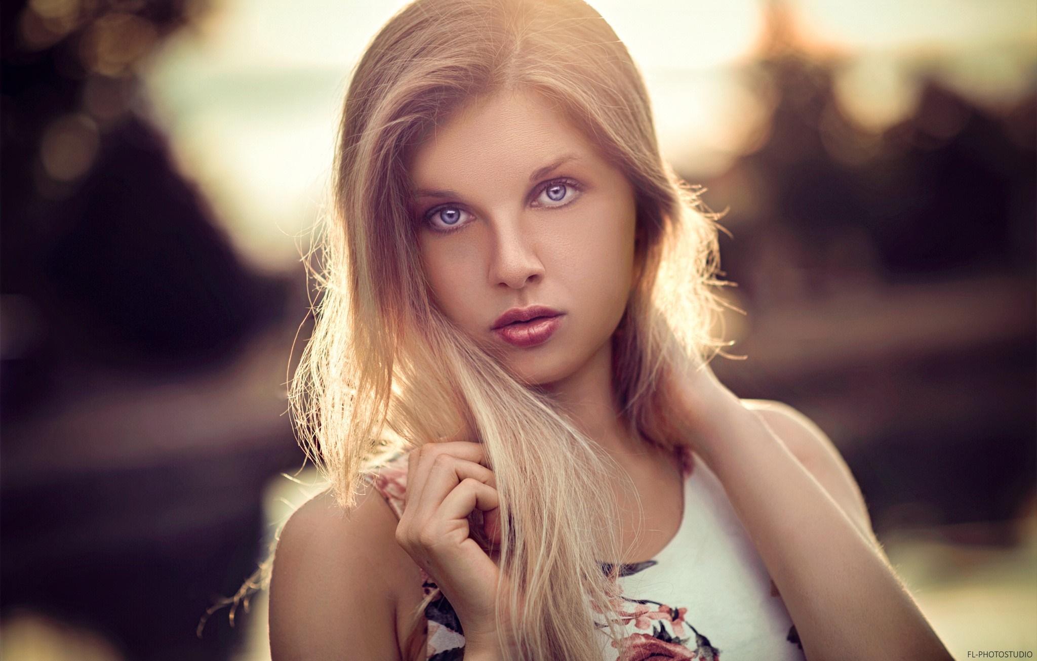 Portrait of a young woman with blonde hair HD Wallpaper