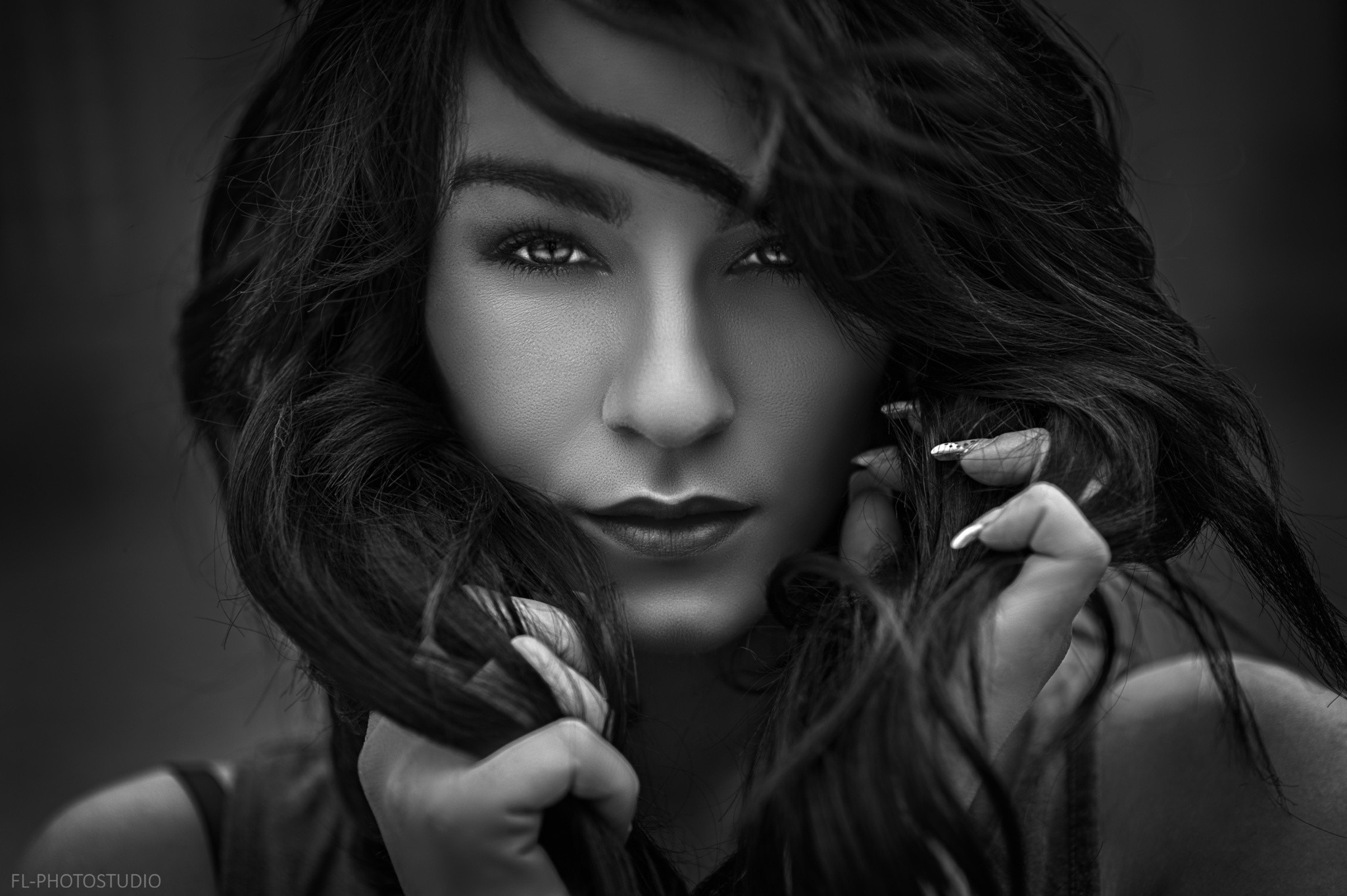 Monochrome portrait of a woman with long hair HD Wallpaper